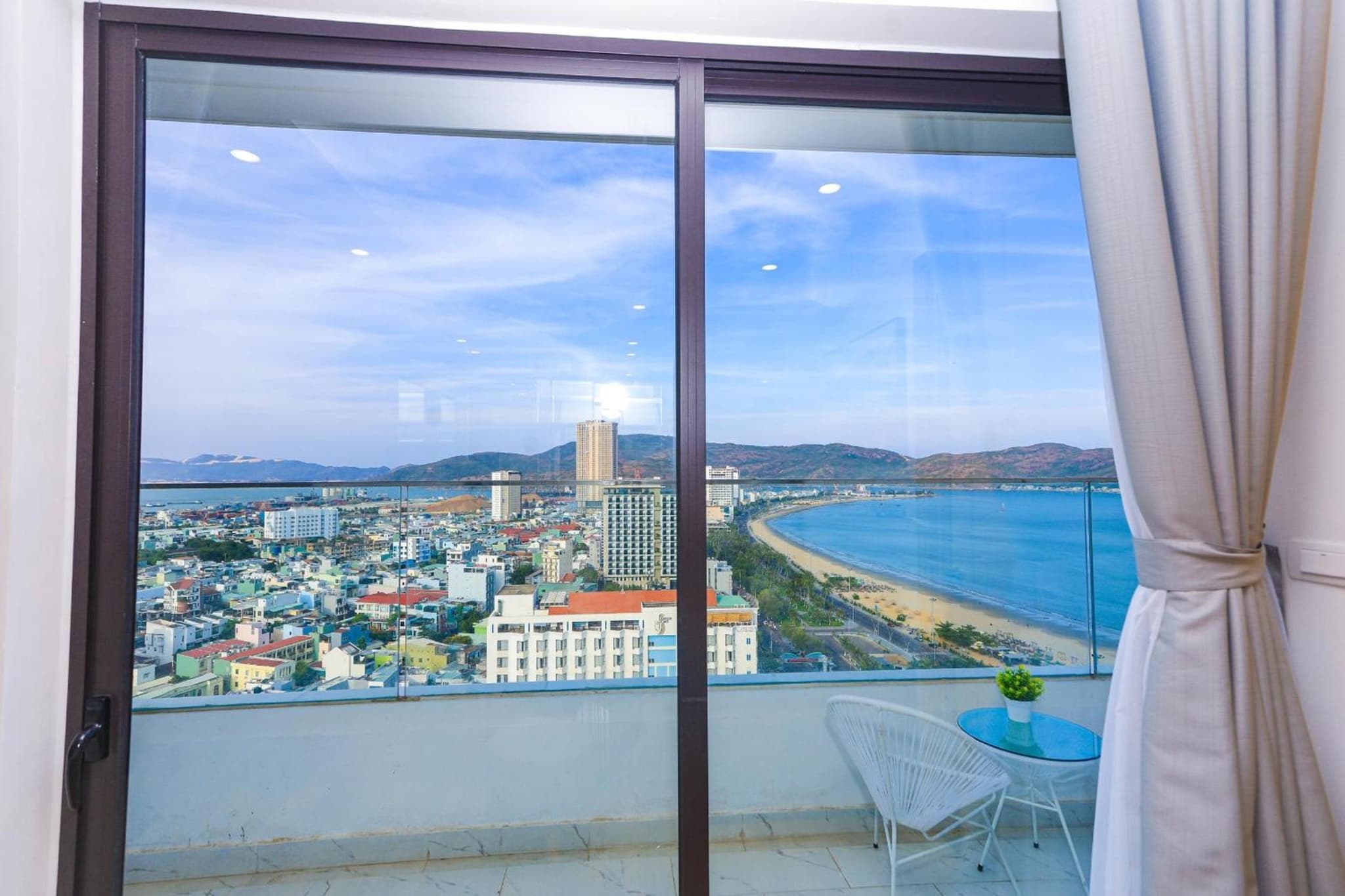 Căn hộ 2 phòng ngủ trực biển Quy Nhơn, TMS Pullman căn góc photo 6