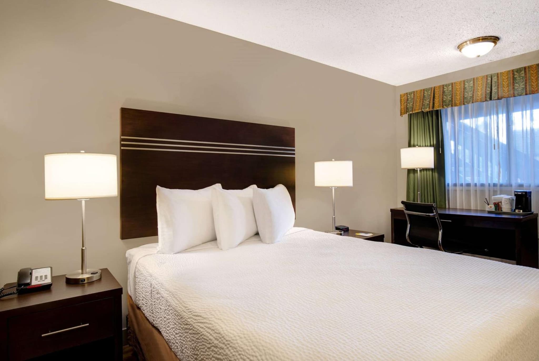 Days Inn by Wyndham Vernon photo 4