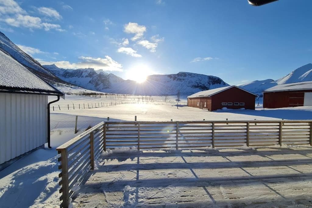 Arctic Lodge Tromvik with jacuzzi photo 4