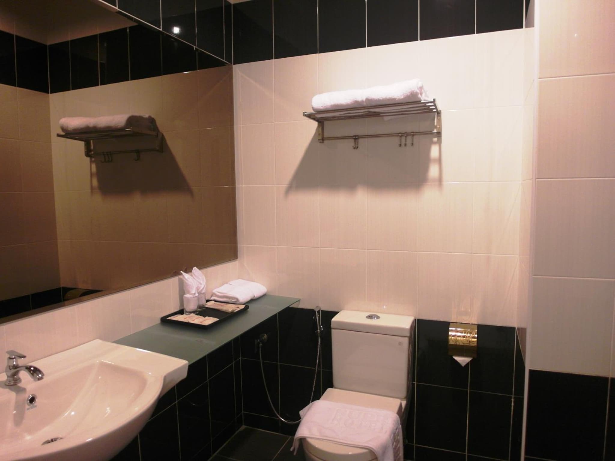 Supreme Hotel photo 8