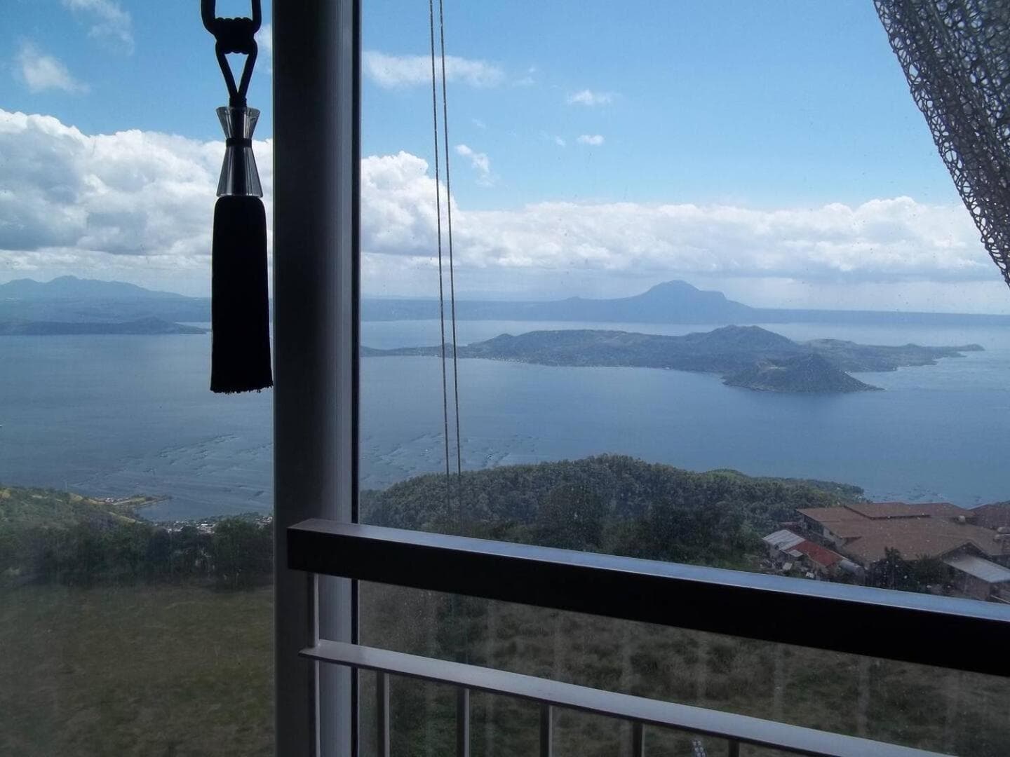 Staycation at Tagaytay 1733 Wind Residences with Taal Lake view WIFI and free parking photo 7