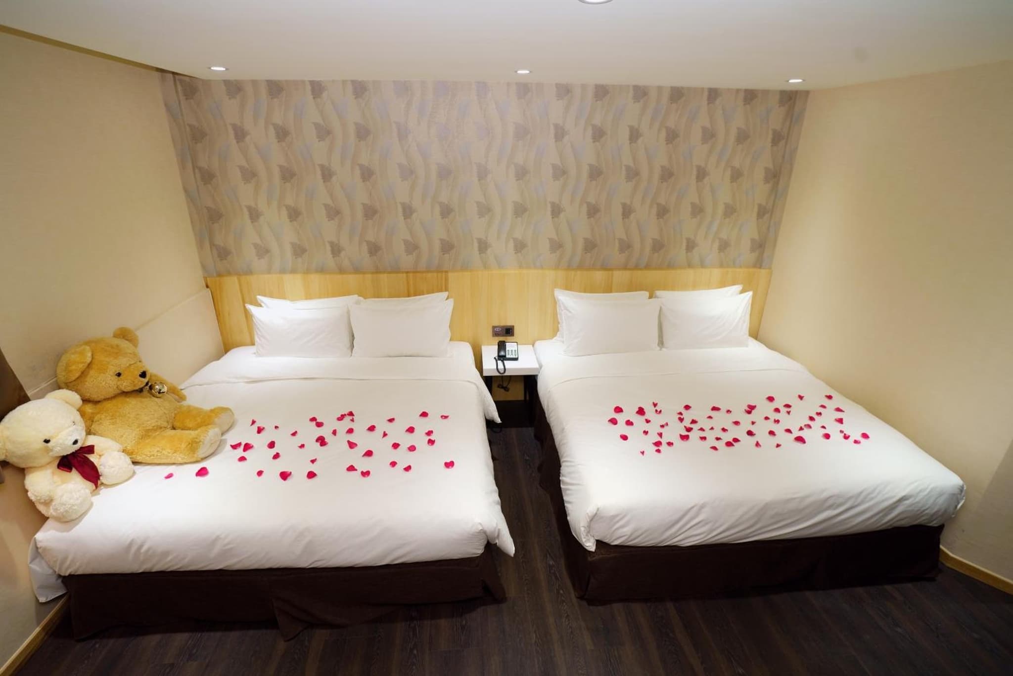 Red hotel photo 6