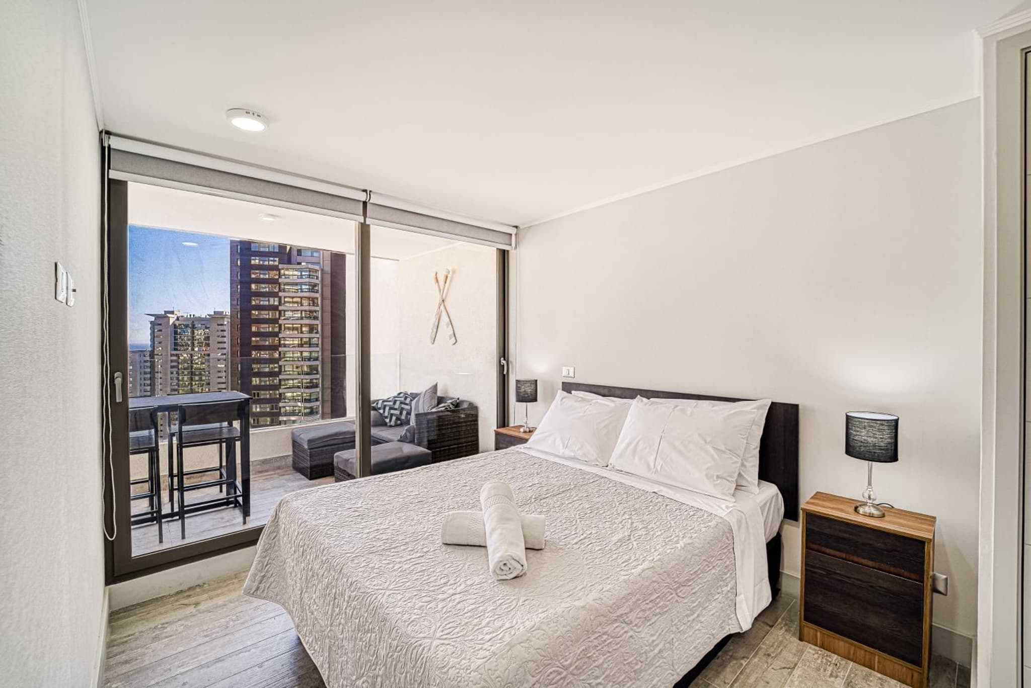 Galerna Home 2BR W/Balcony, Wifi & Parking. photo 4