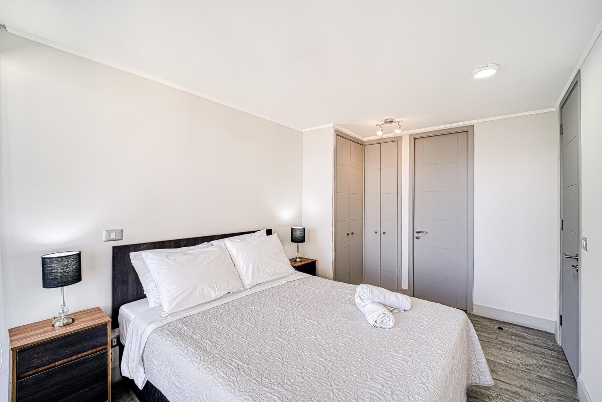 Galerna Home 2BR W/Balcony, Wifi & Parking. photo 7
