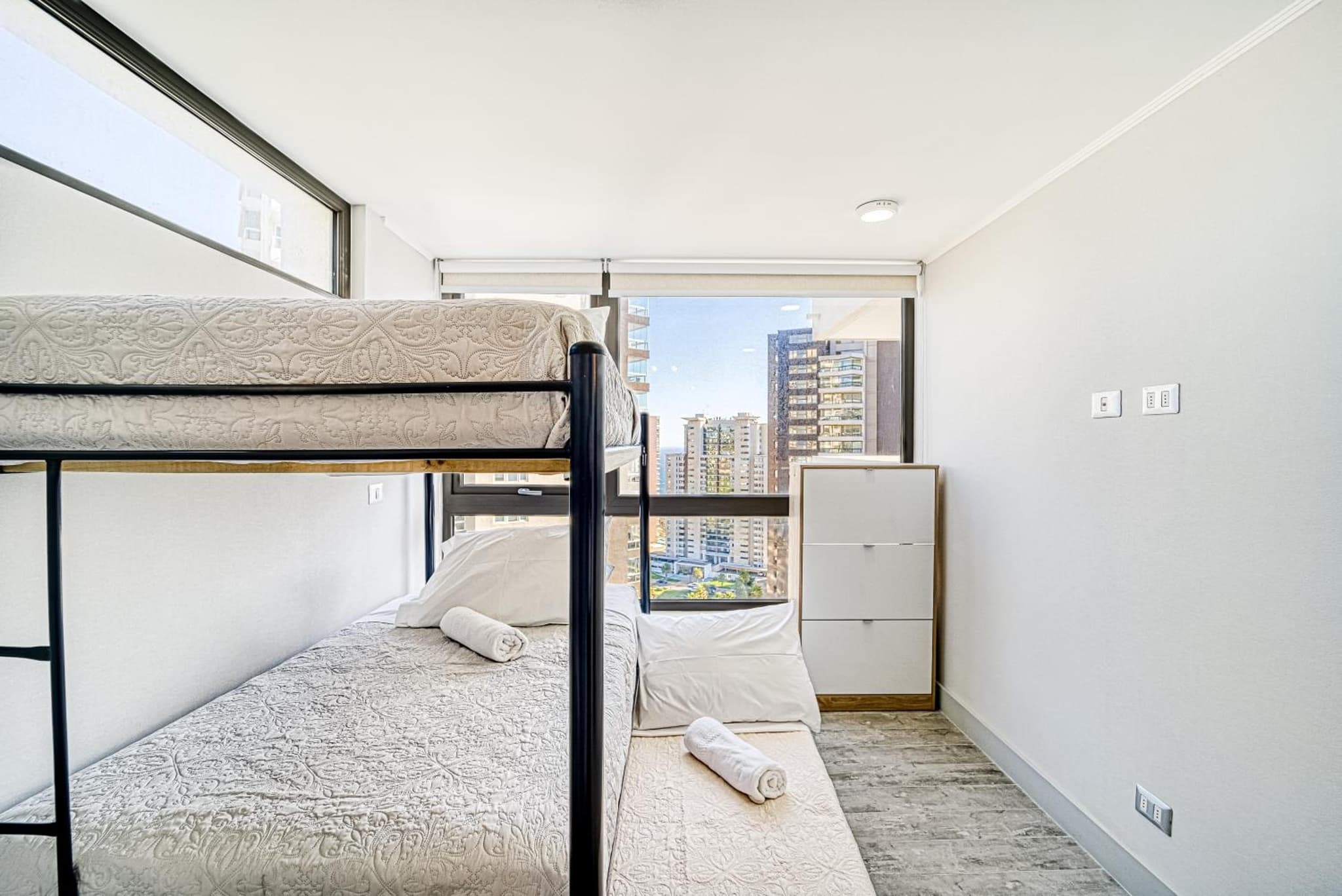 Galerna Home 2BR W/Balcony, Wifi & Parking. photo 6