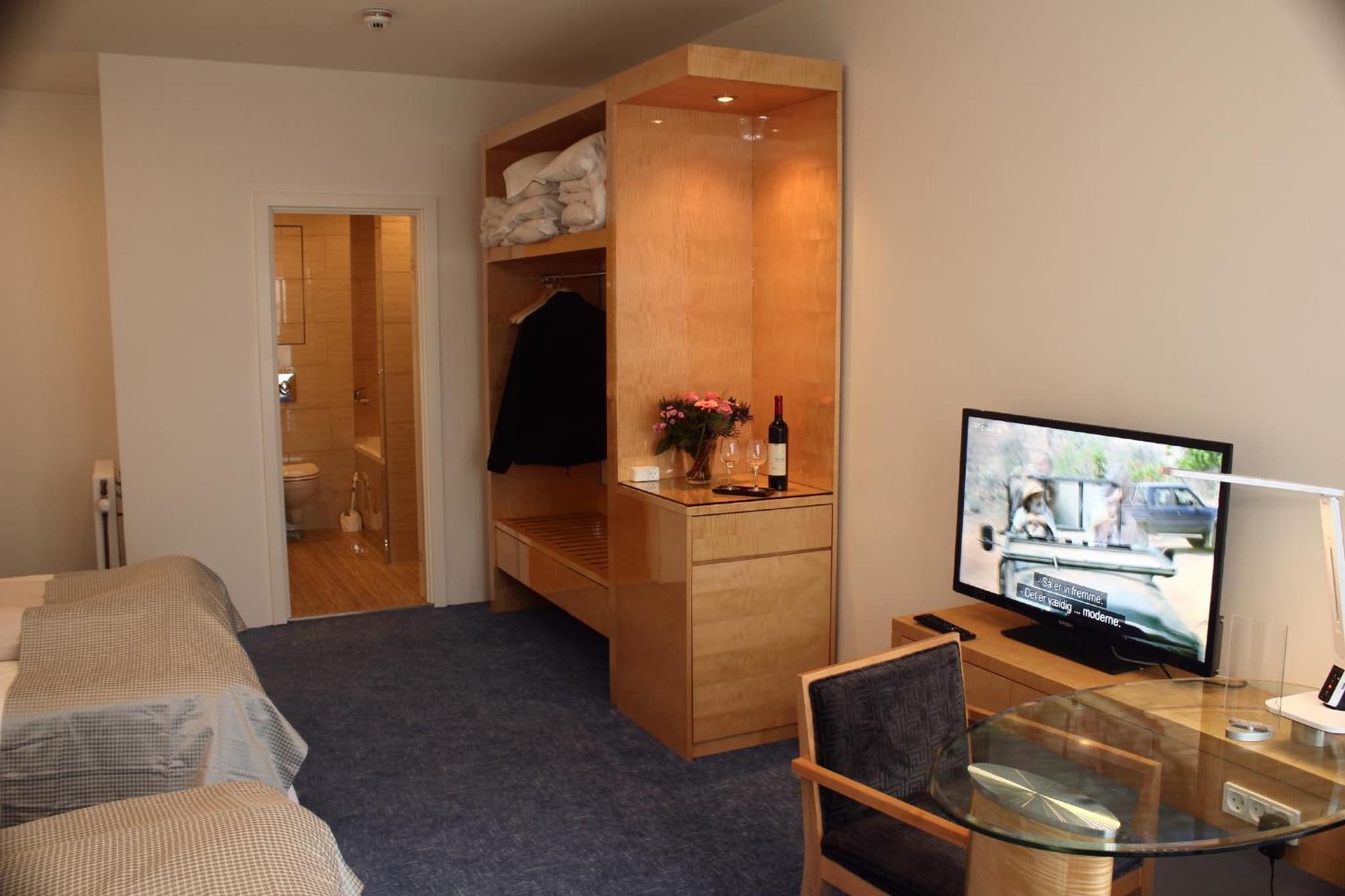 Seafront Hotel photo 2