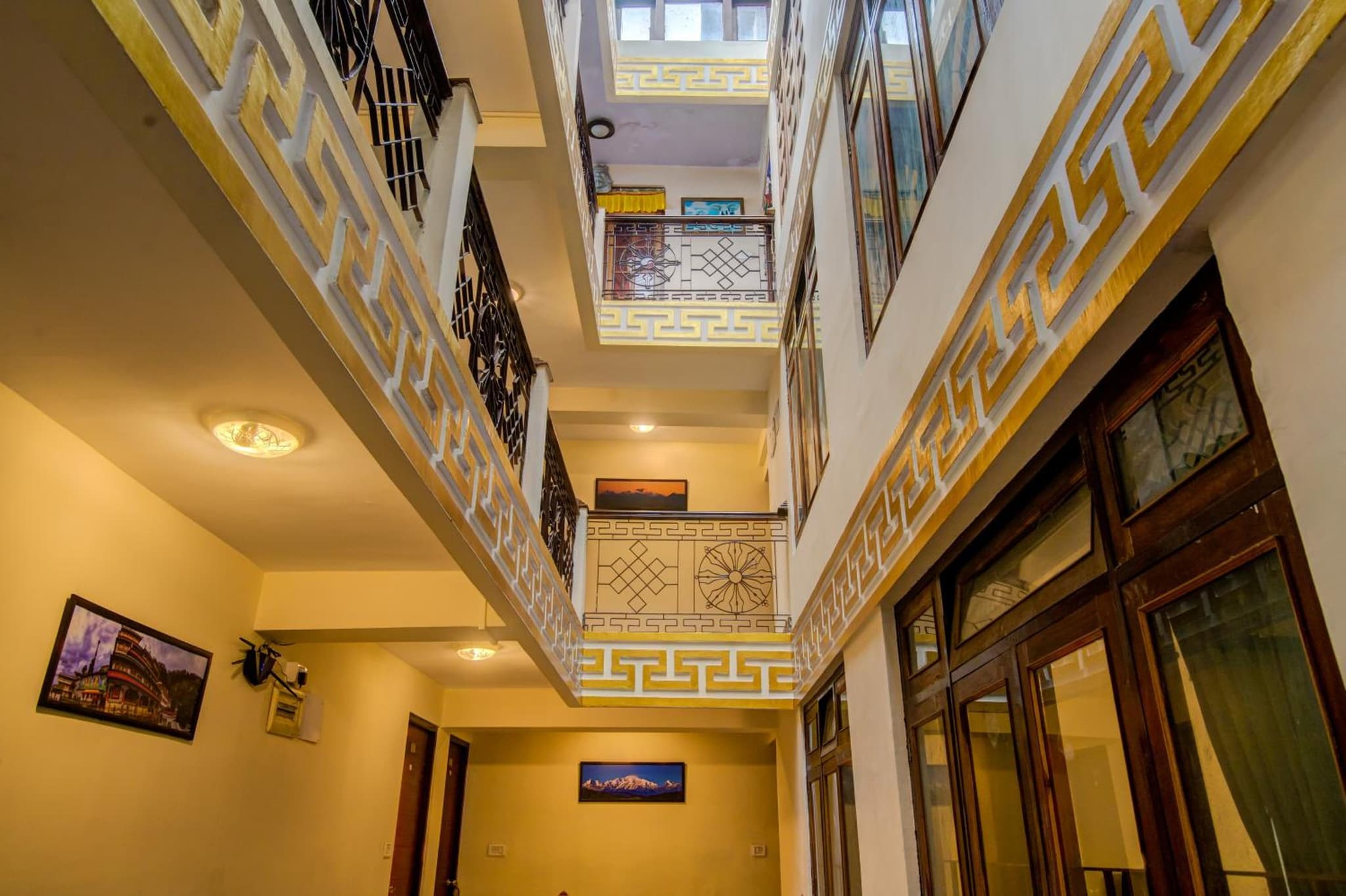 Muscatel BhumSang - 200 Mts from Mall Road