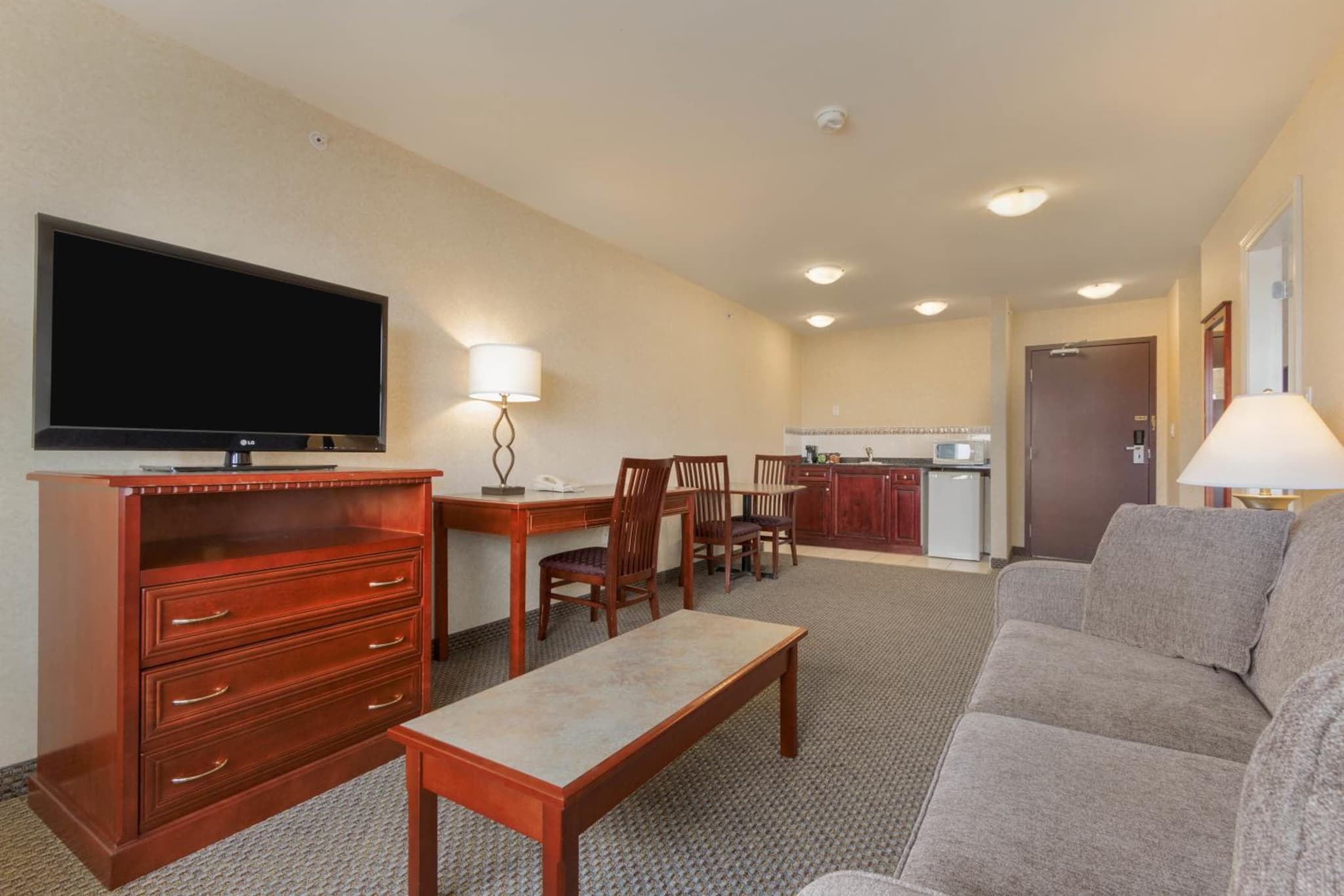 Days Inn & Suites by Wyndham Langley photo 5