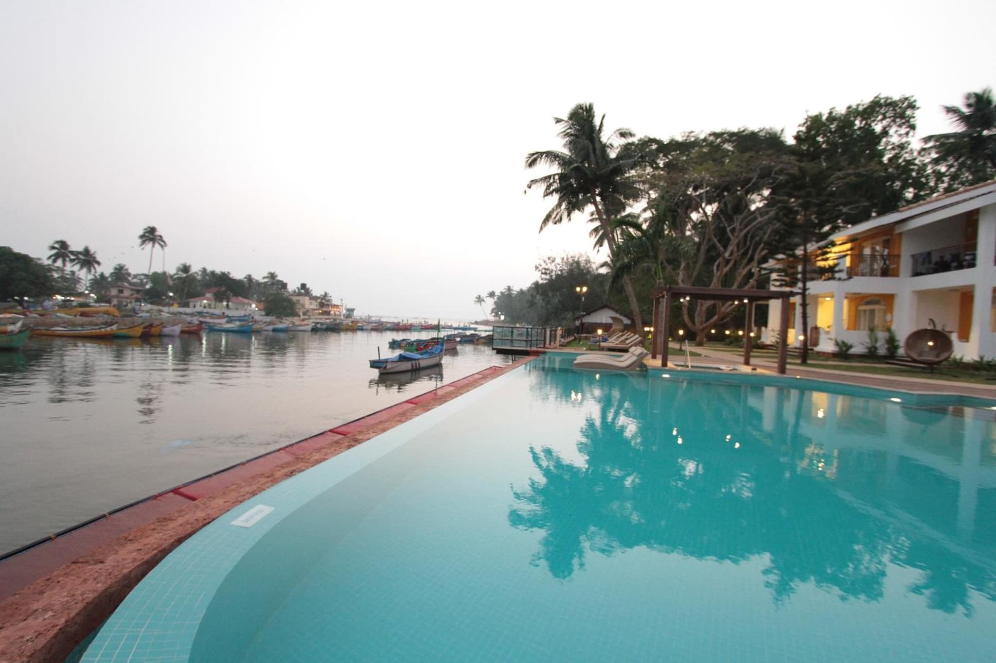 Acron Waterfront Resort photo 5