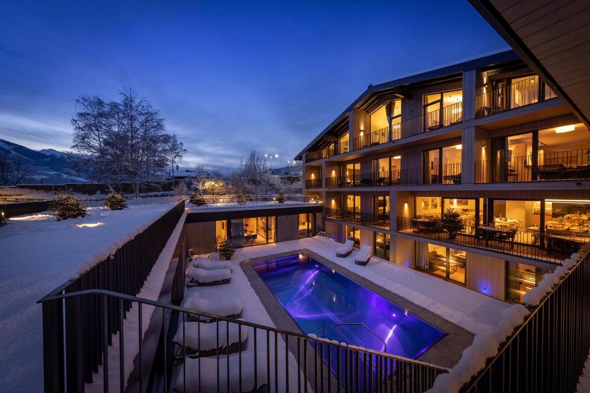 Emma Deluxe Aparthotel, Aircondition, ganzjährig beheizter Außenpool & Skibus direkt vor der Tür