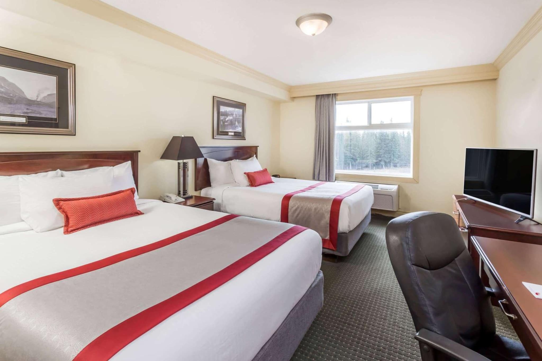 Ramada by Wyndham Hinton photo 2