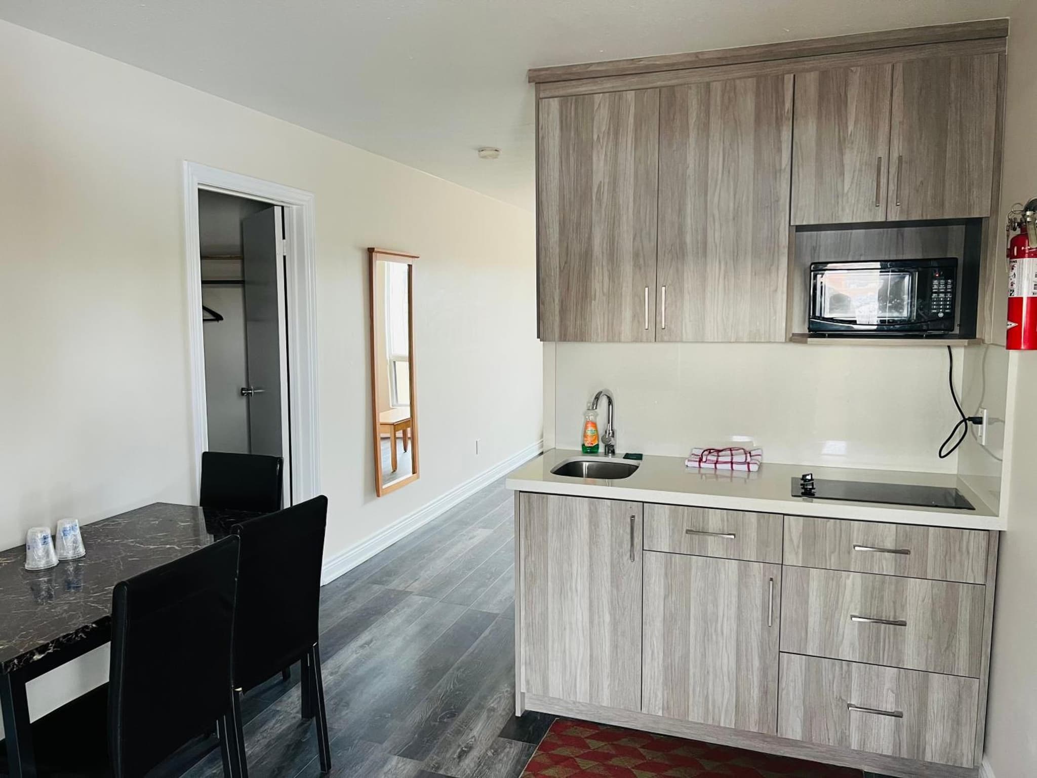 Borden Inn and Suites photo 2