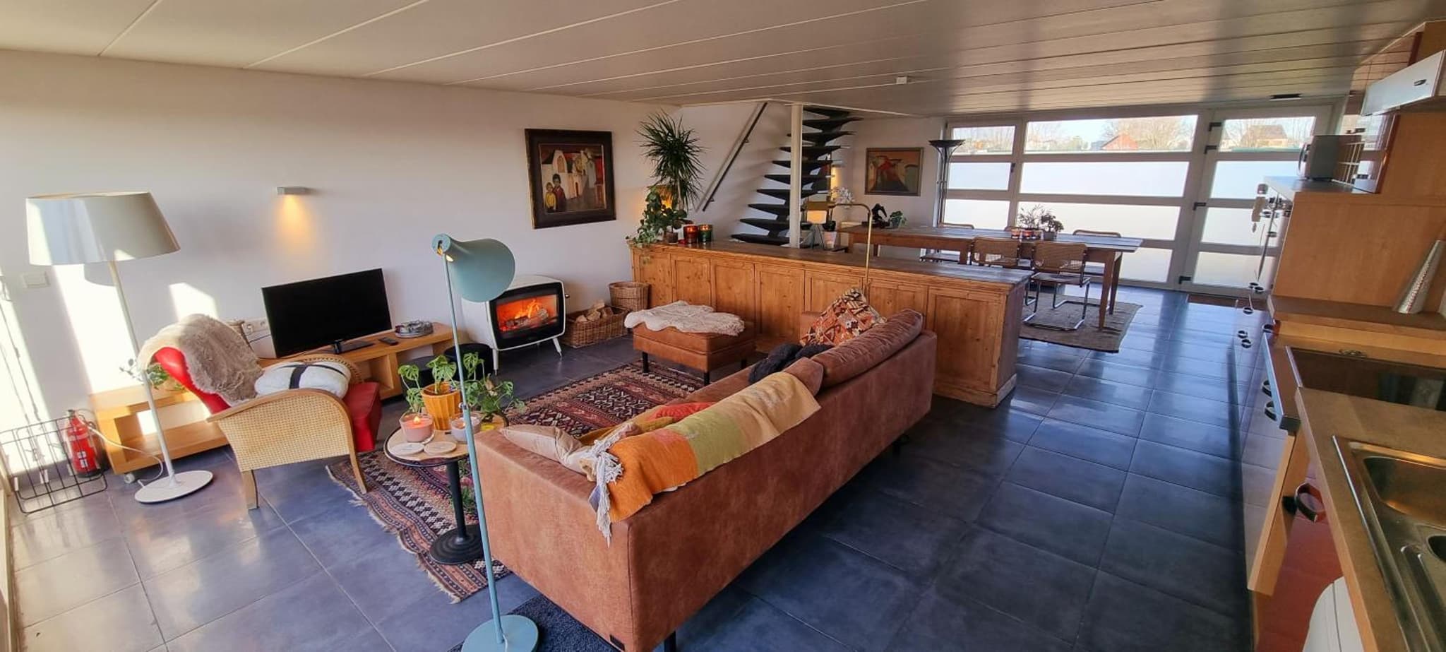 Cozy house at the lake photo 2
