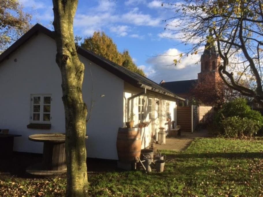 Idyllisk anneks, hvor lejer har eget hus. photo 9