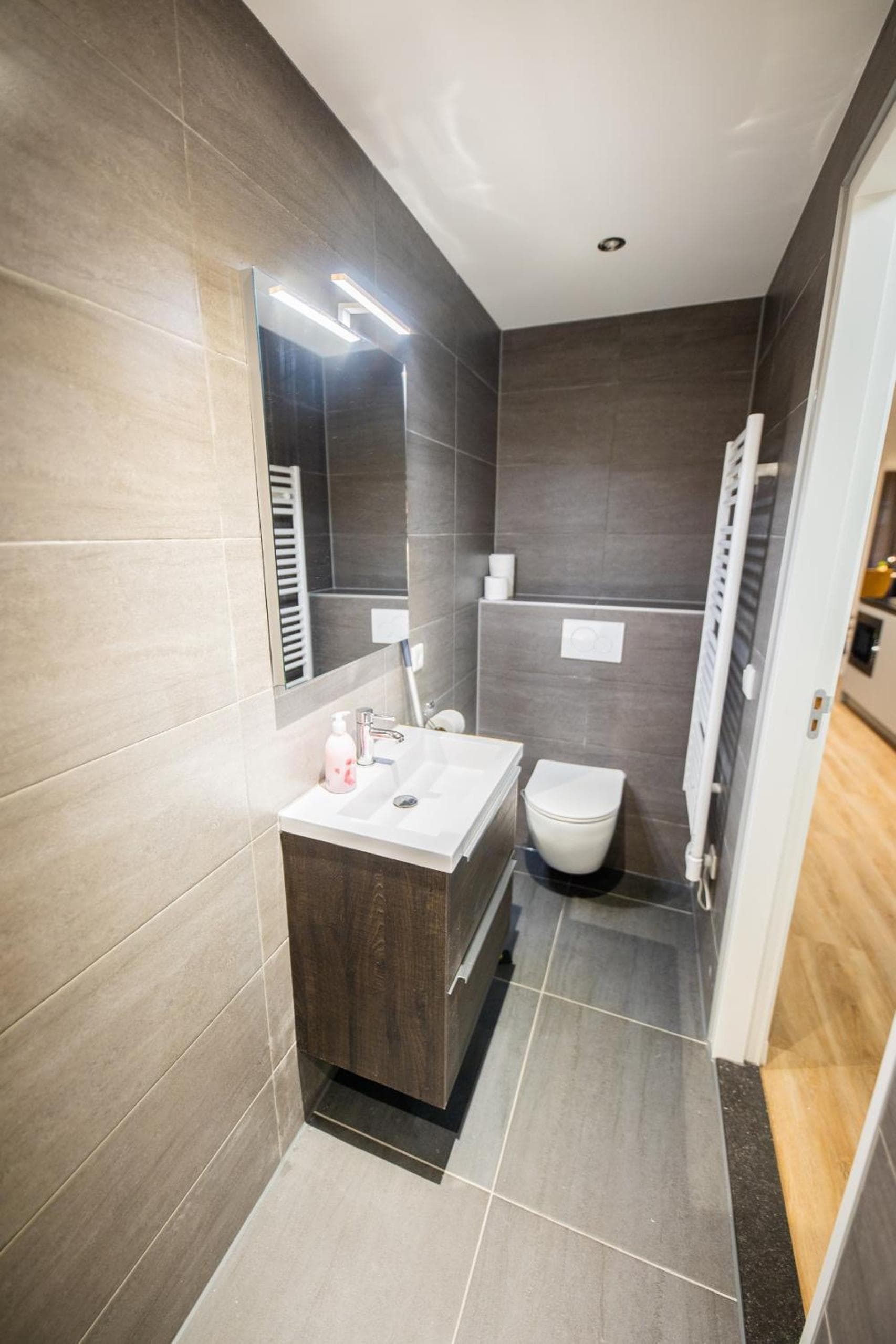 Great 95m2 Two-Bedroom Apartment - WE39 photo 8