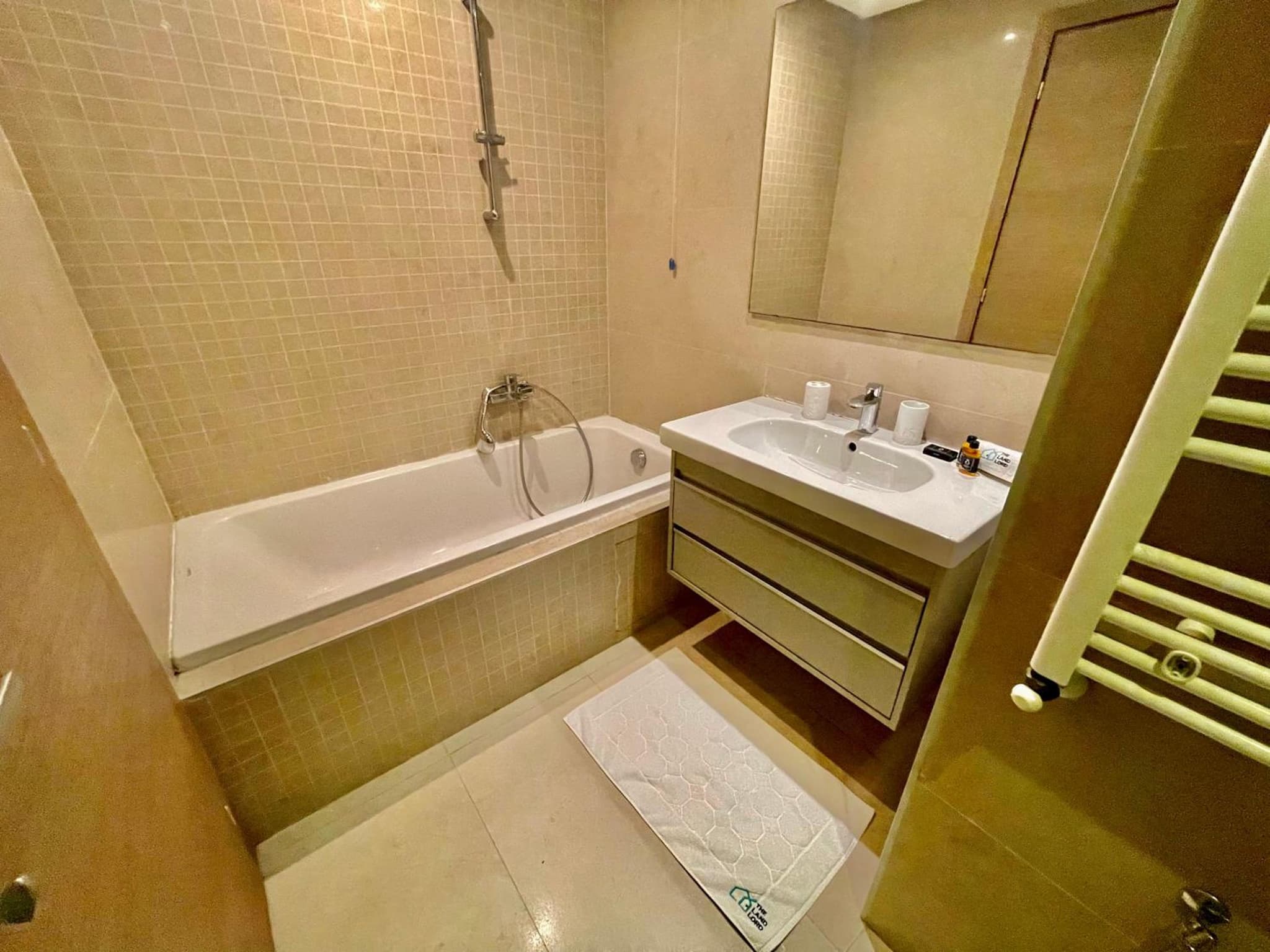 NEW bright and luxurious 2bds in Rd Malaga B10 photo 8