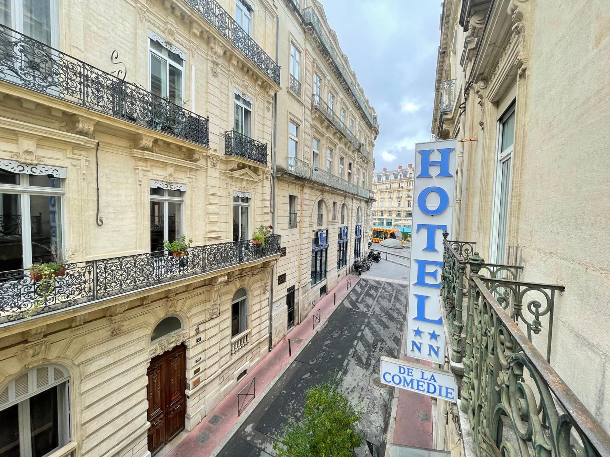 Hotel Comédie - Place De La Comédie Corum photo 2