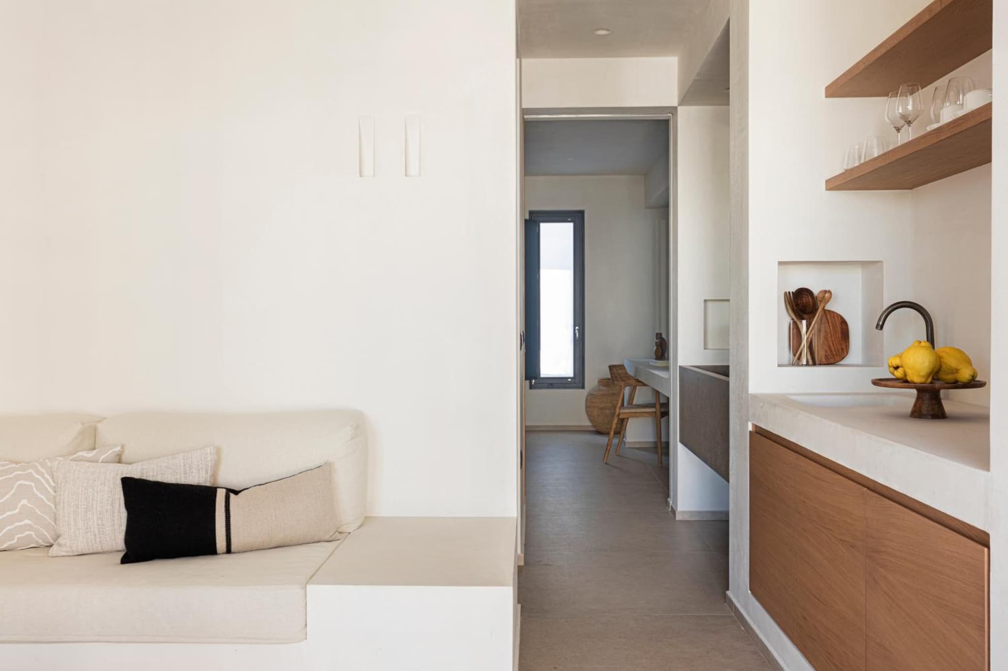 Phos Milos photo 3