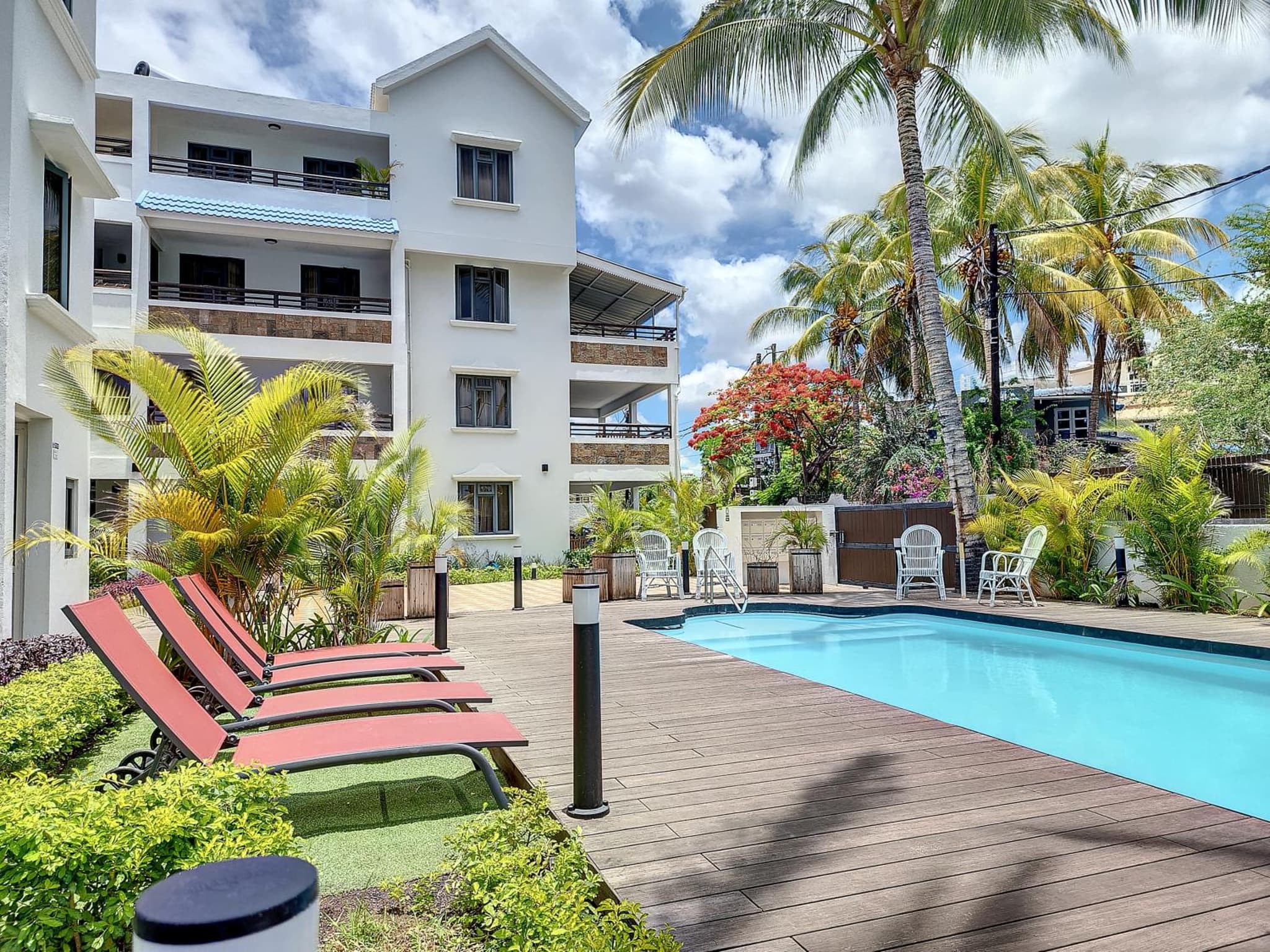 Sunkissed - Brand New Beach apartment located 50m from beach