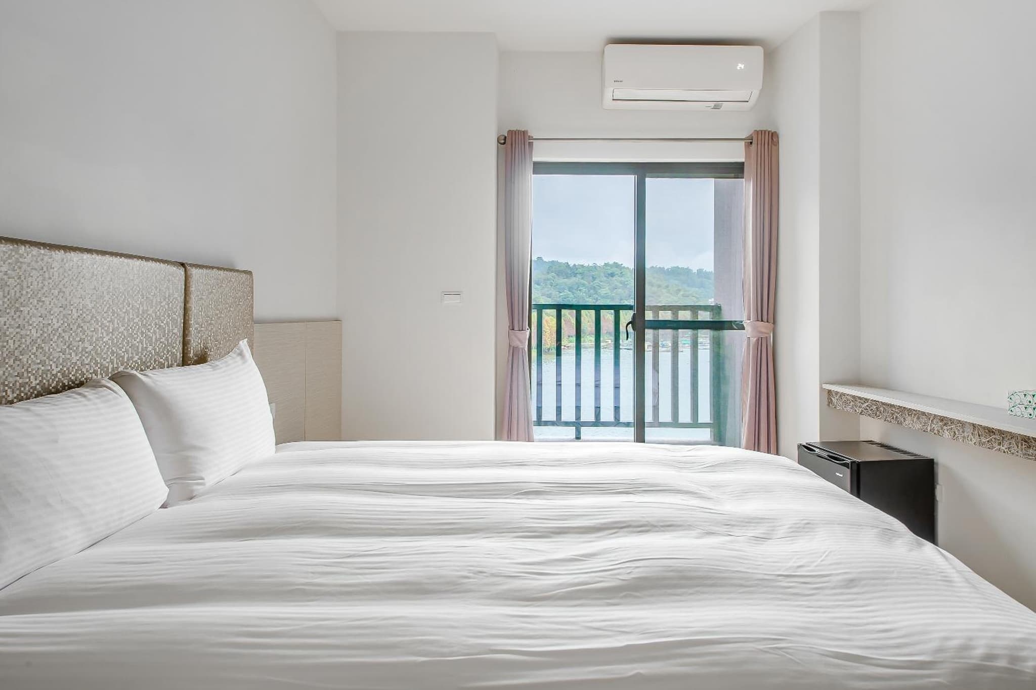 Sun Moon Lake I Love You photo 3