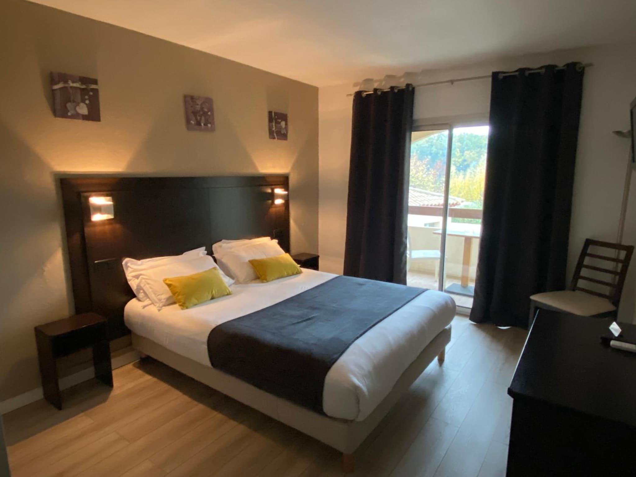 hotel room