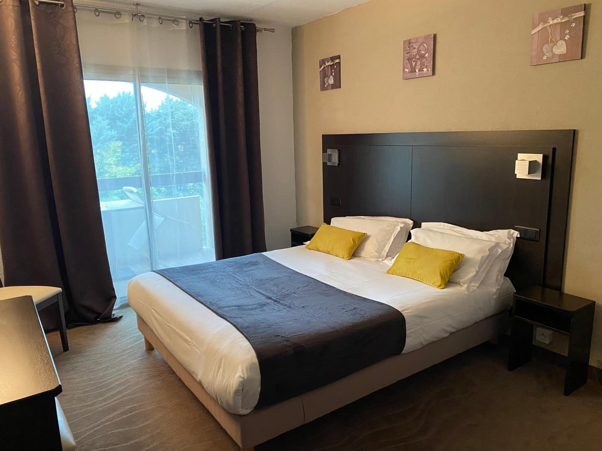 hotel room