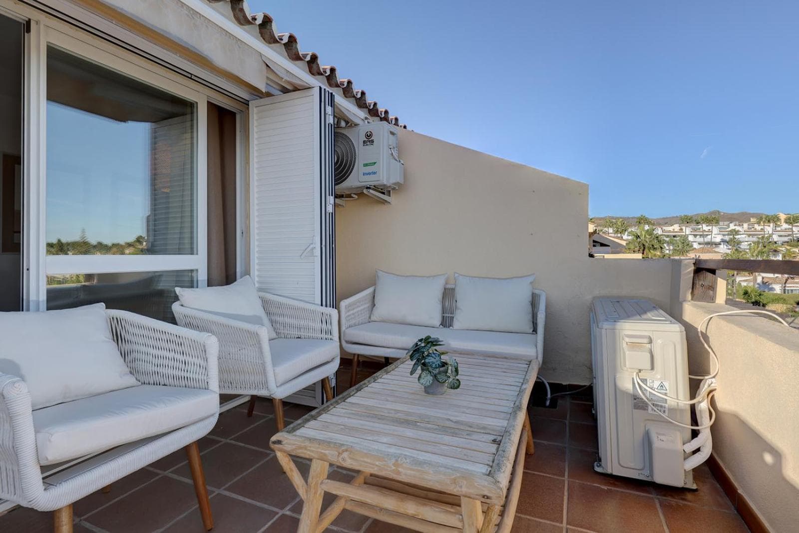 Bright Nordic style penthouse in beachside resort photo 8