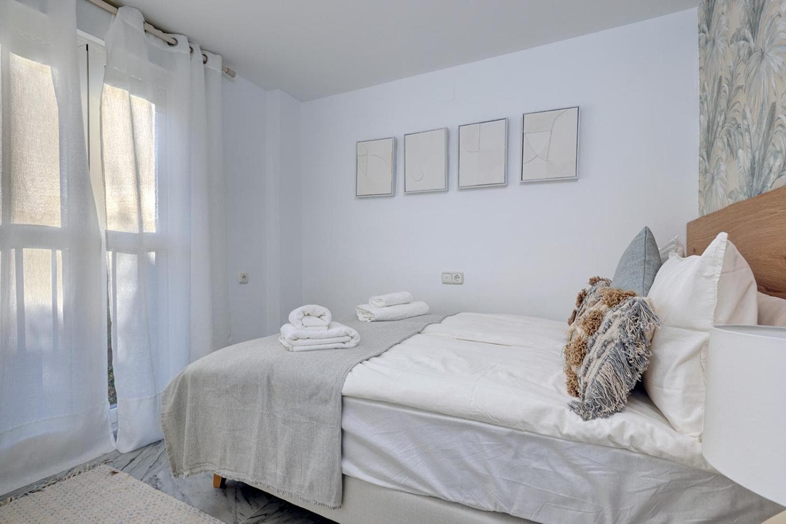 Bright Nordic style penthouse in beachside resort photo 6