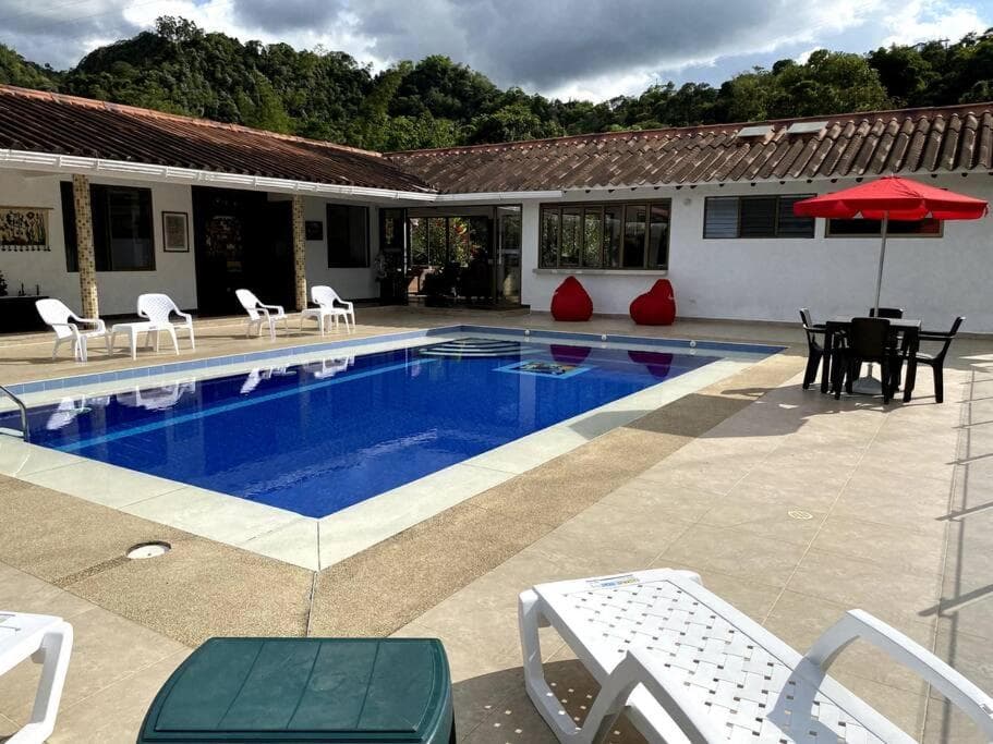 FINCA SAN LUIS en La Vega Cundinamarca Diversión Gastronomía Gourmet y Confort Total hasta para 17 Personas Piscina Jacuzzi y Juegos de mesa