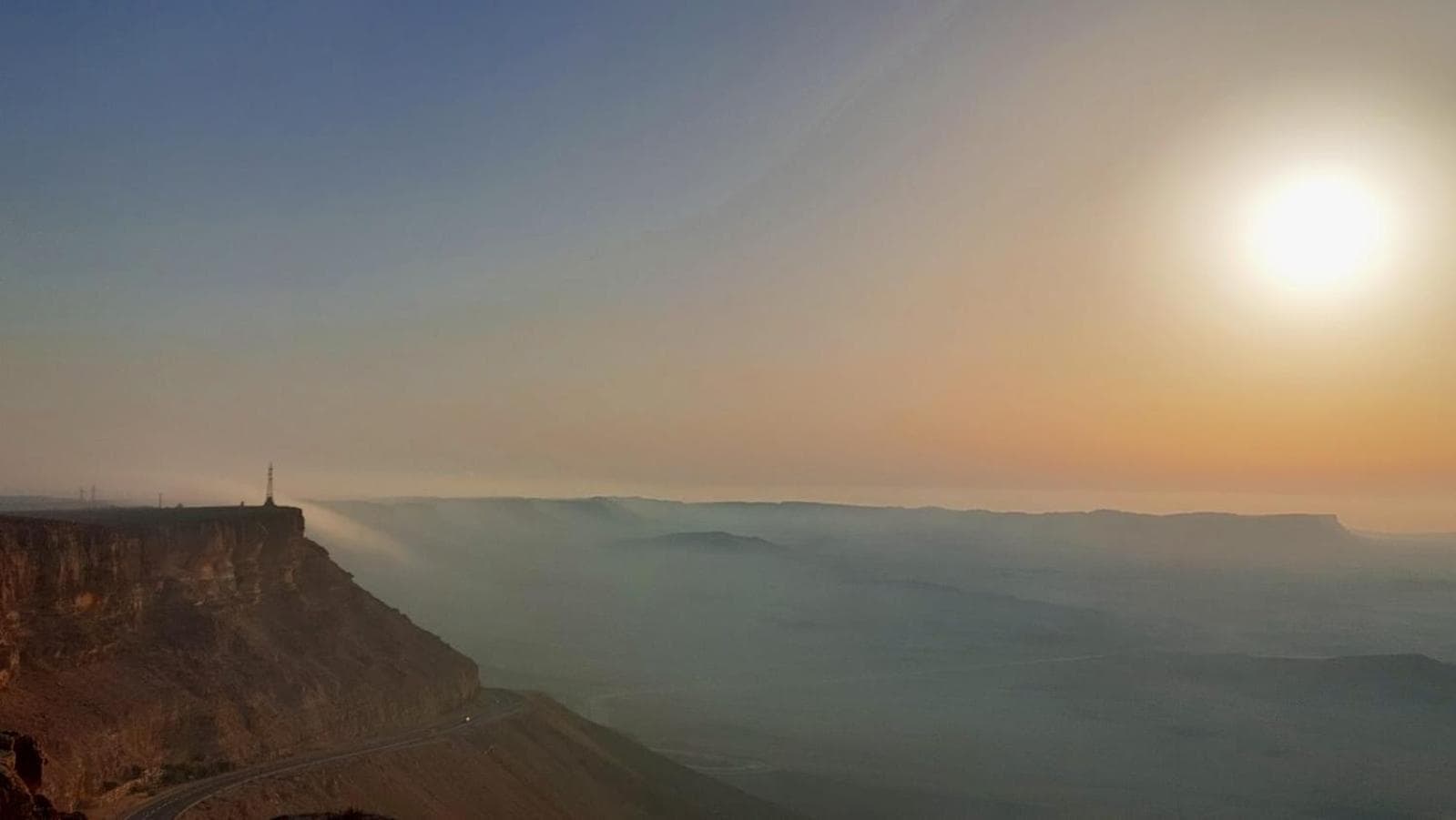 הבית ליד המצוק By The Cliff photo 6