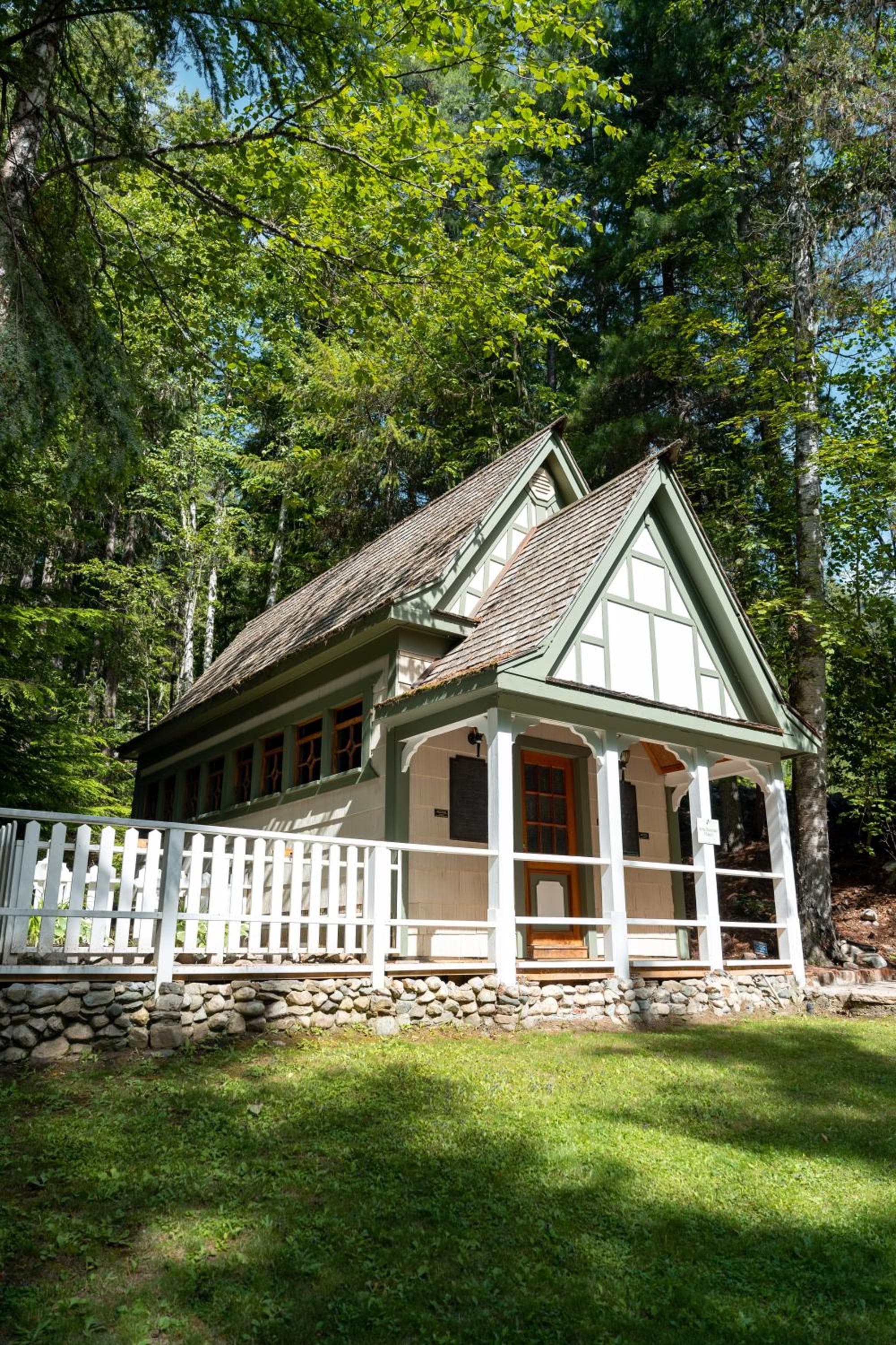 Halcyon Hot Springs Resort photo 9