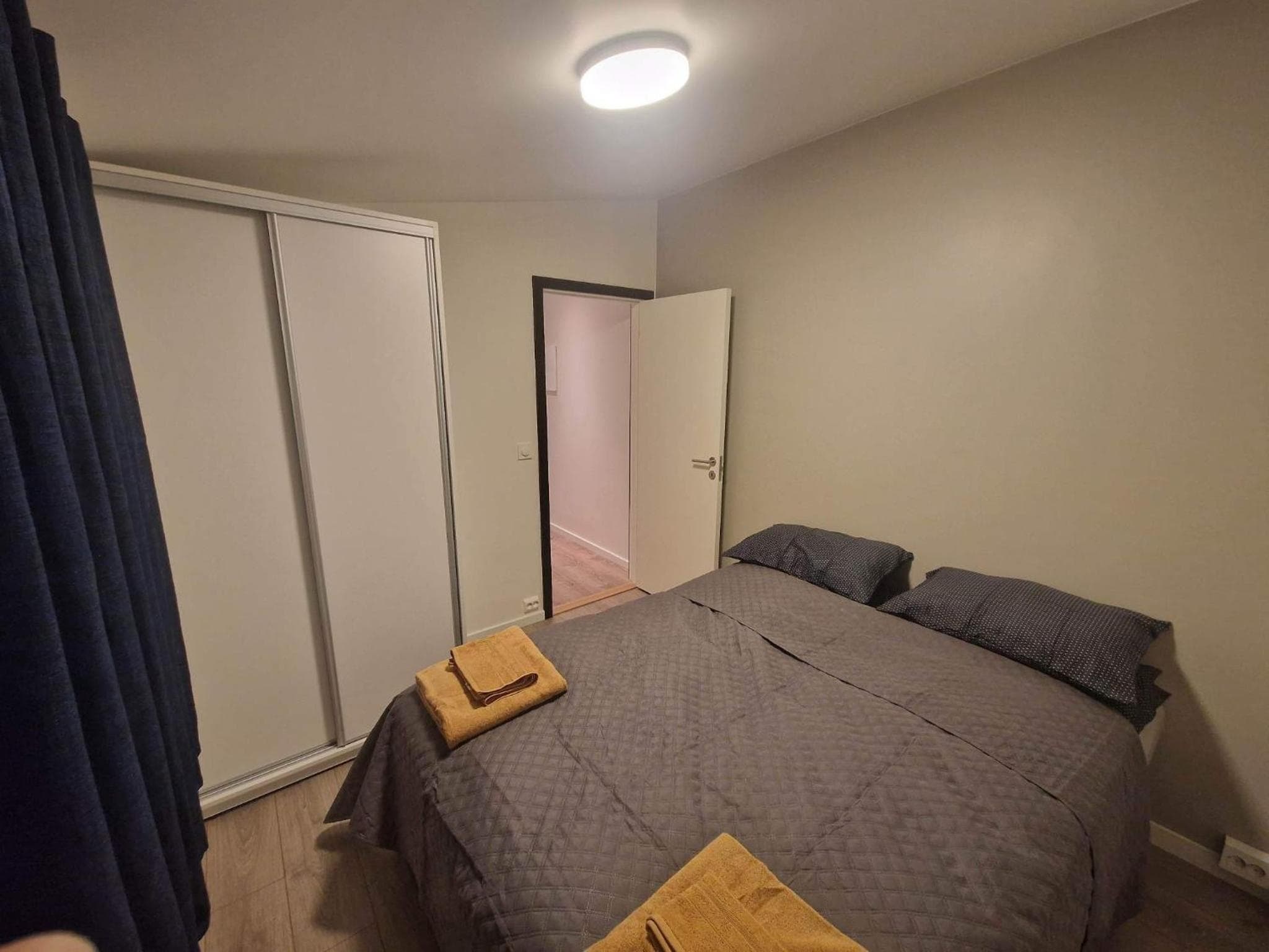 Northern living 2 room with shared bathroom photo 6