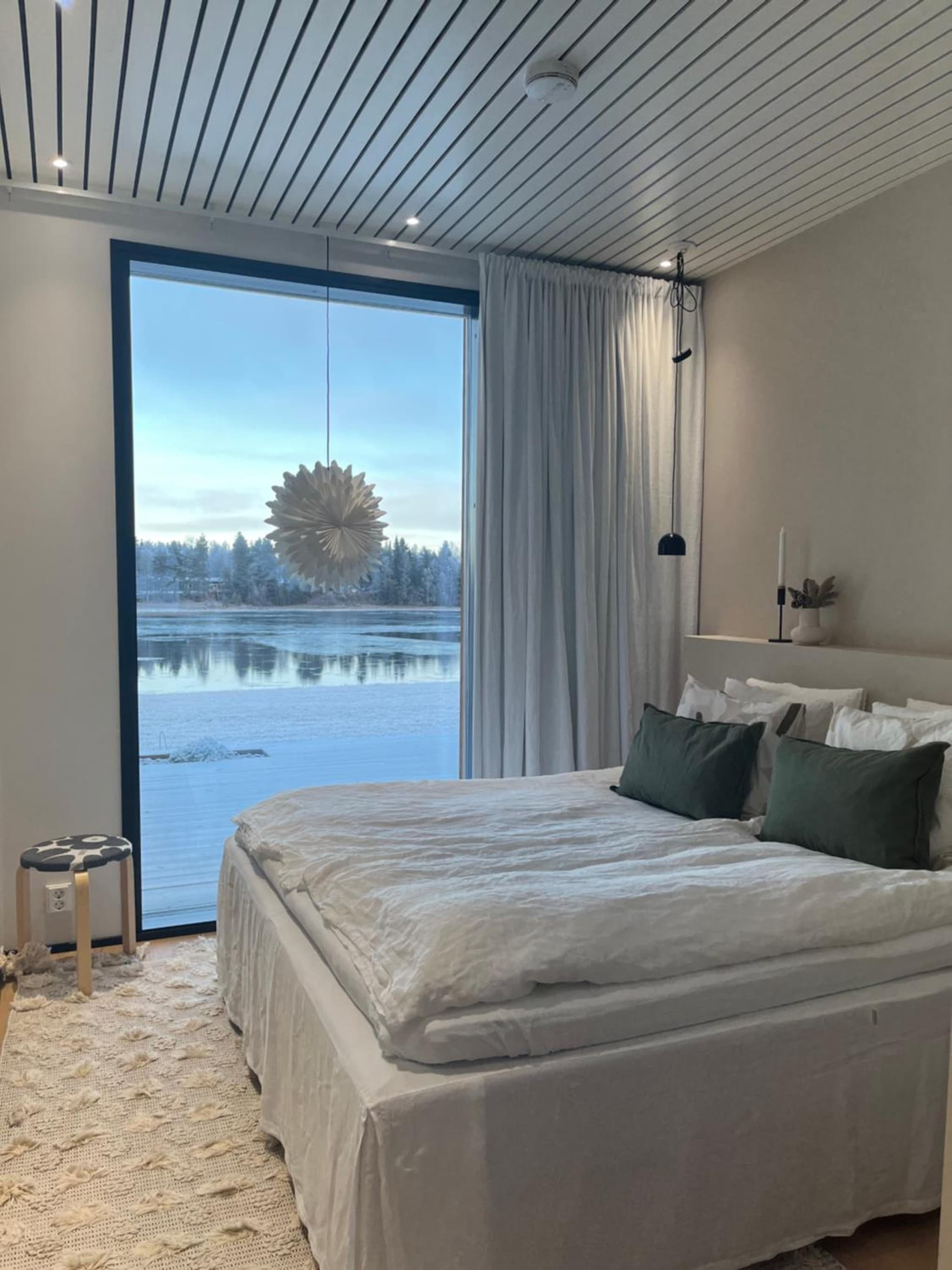 Arctic Riverside Villa photo 3