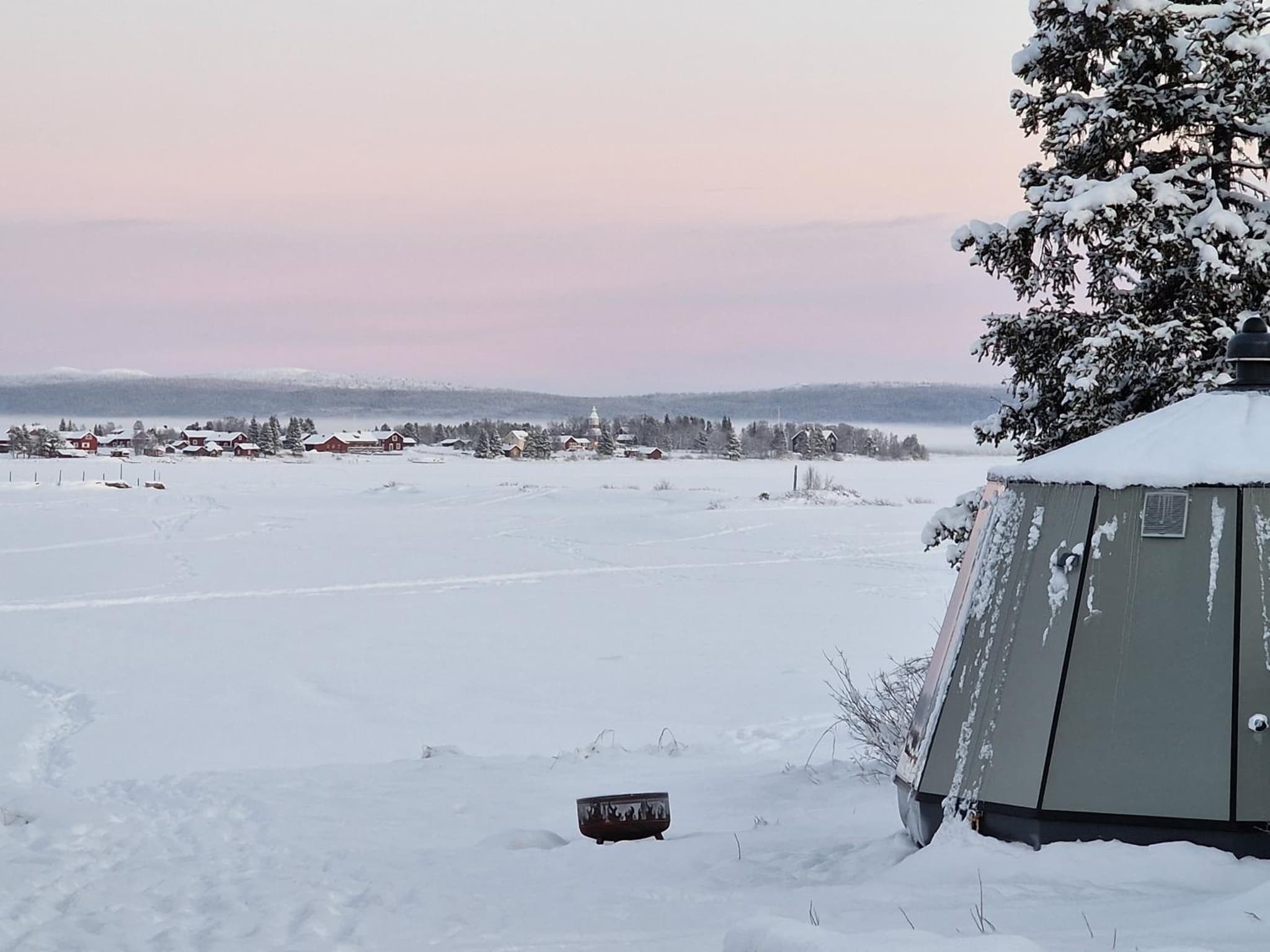 Aurora River Camp Glass igloos & cabins photo 9