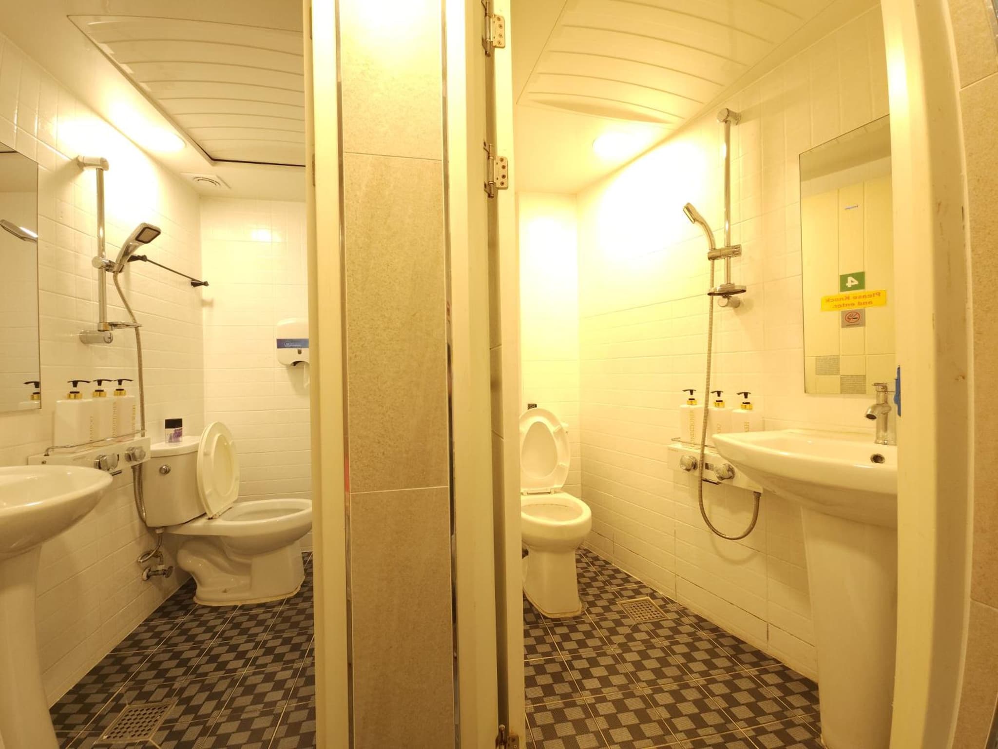 OYO Hostel Myeongdong 5 photo 2
