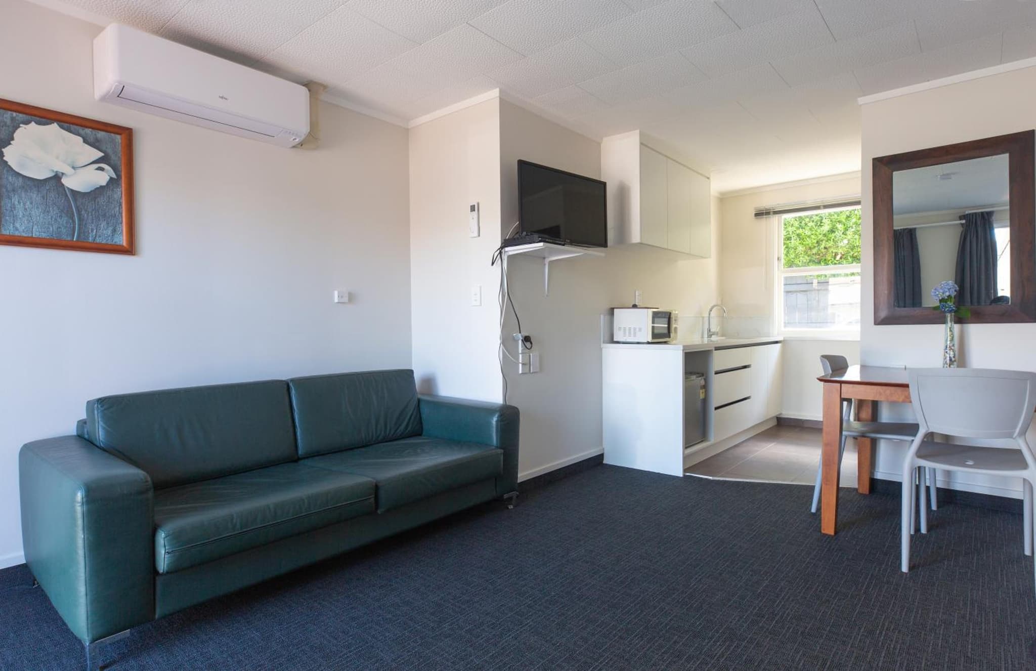 Lake Breeze Motel photo 5