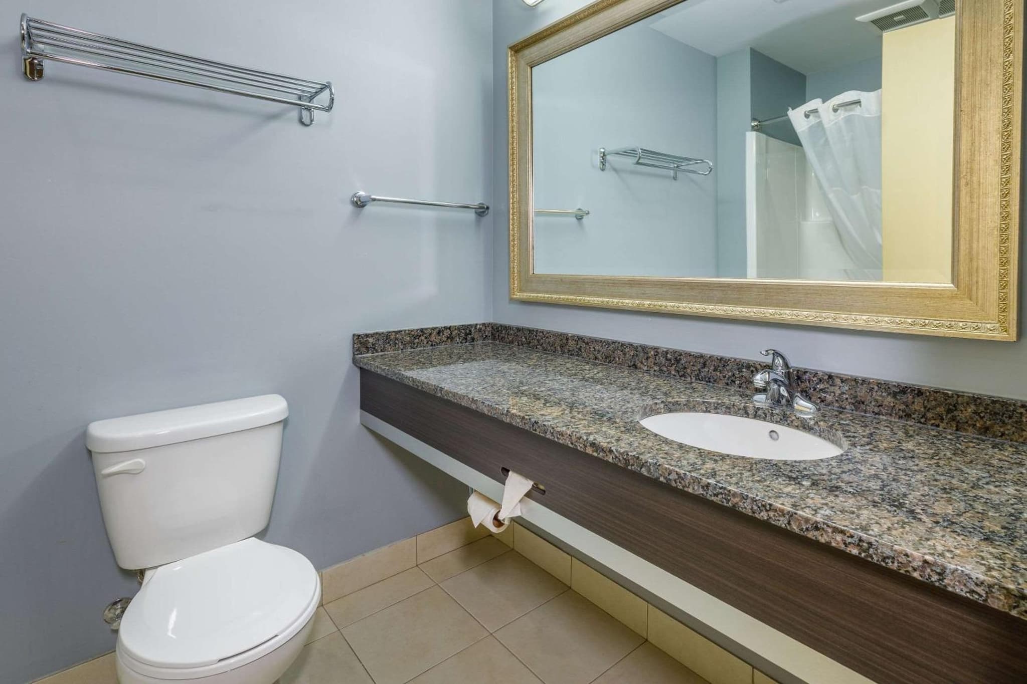 Quality Inn & Suites Victoriaville photo 9