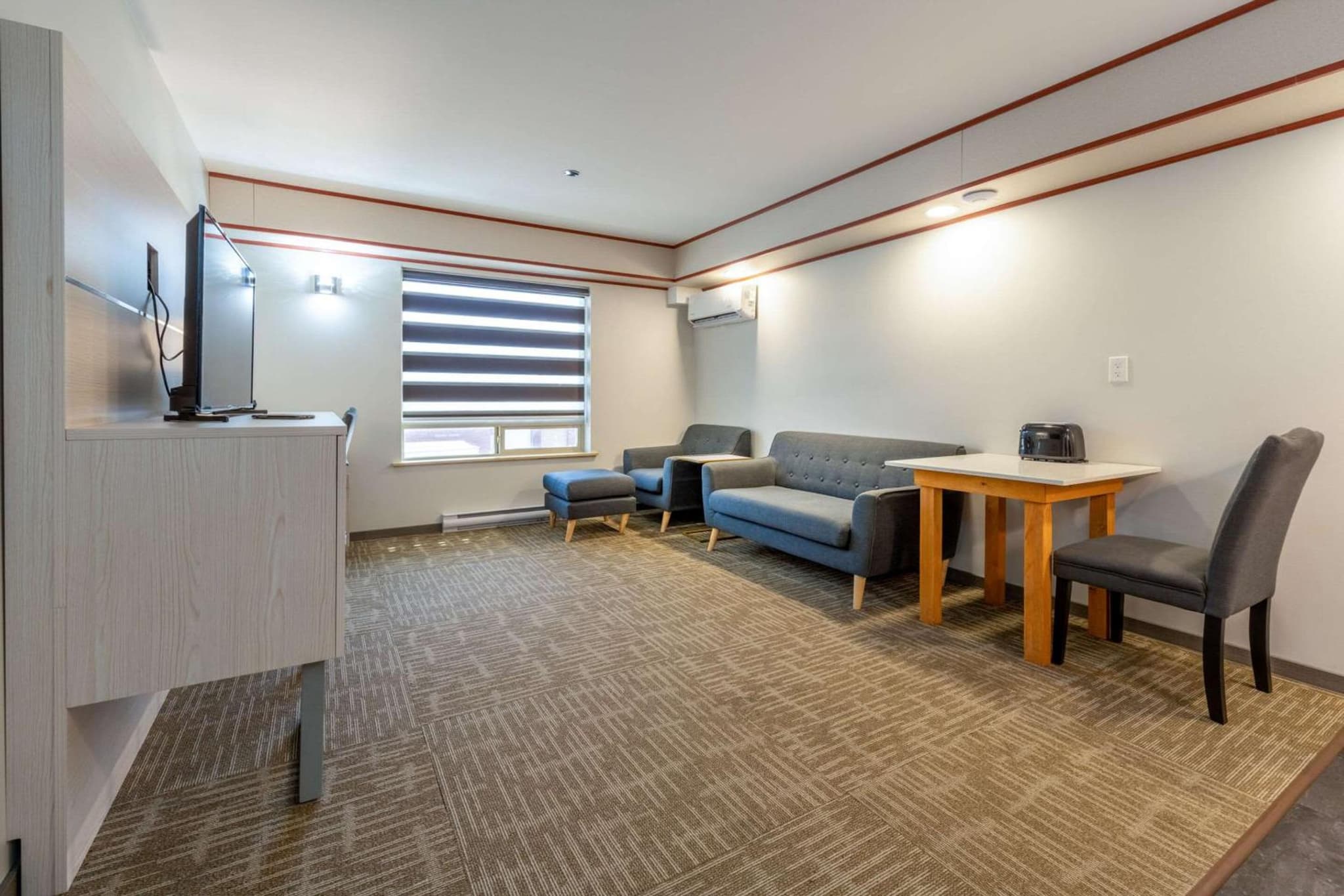 Quality Inn Sunshine Suites photo 3