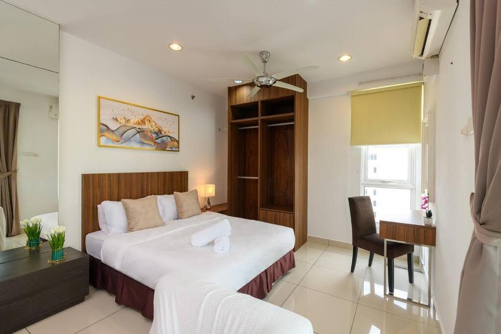 Comfy Studio/Gurney/Mansion One