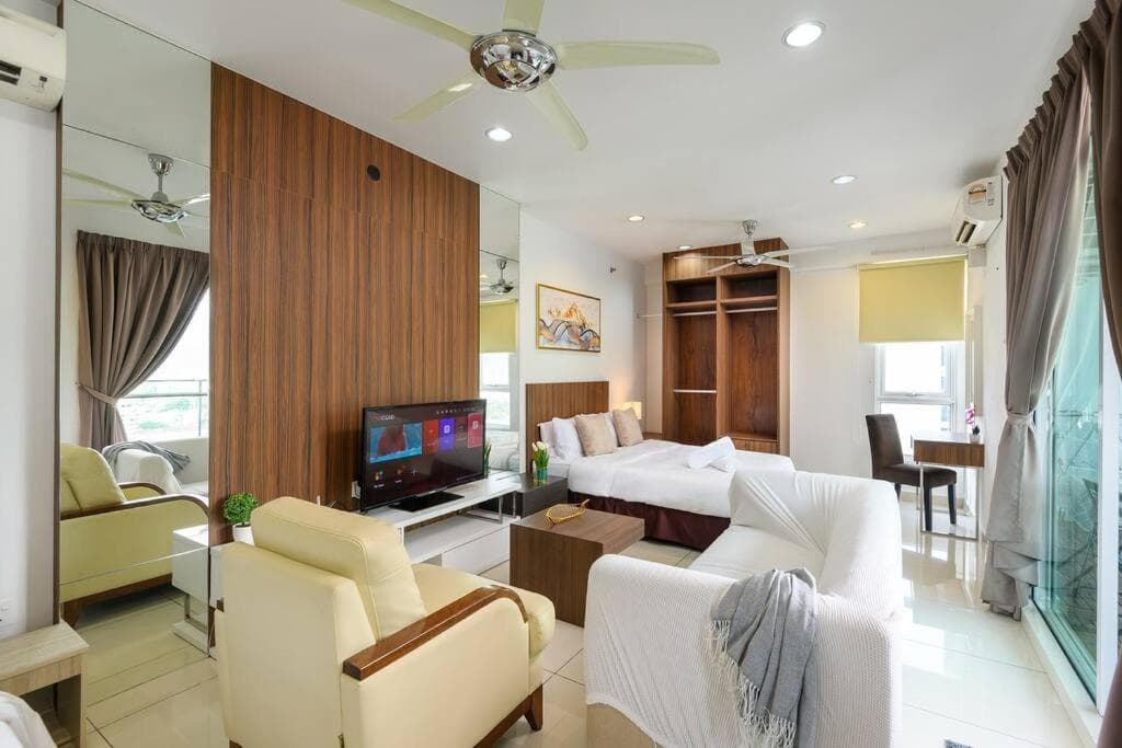 Comfy Studio/Gurney/Mansion One photo 2