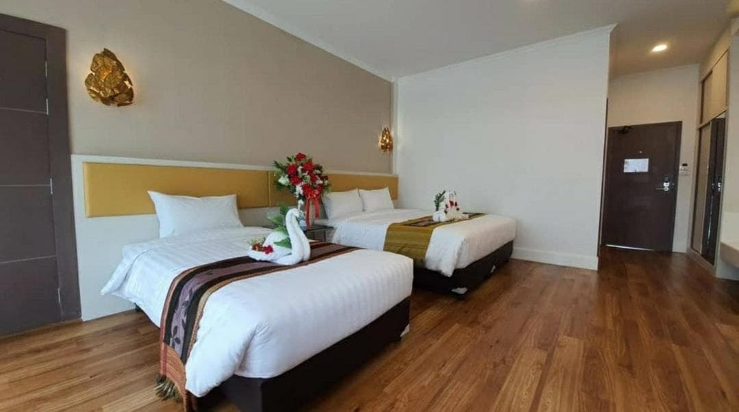 Swan Lake Hotel Sattahip photo 3