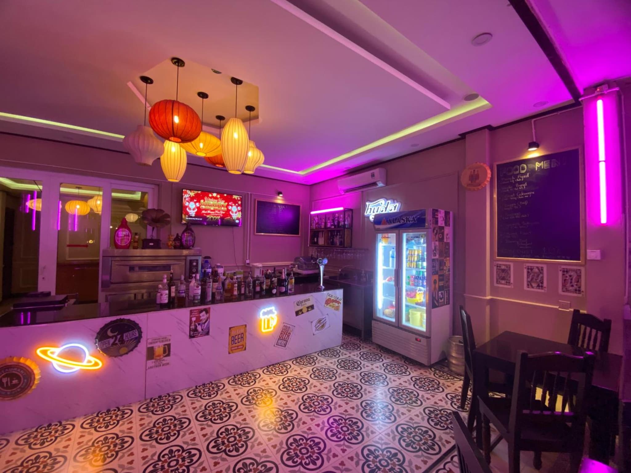 Golden Bell Backpacker Hotel & Pool Bar photo 5