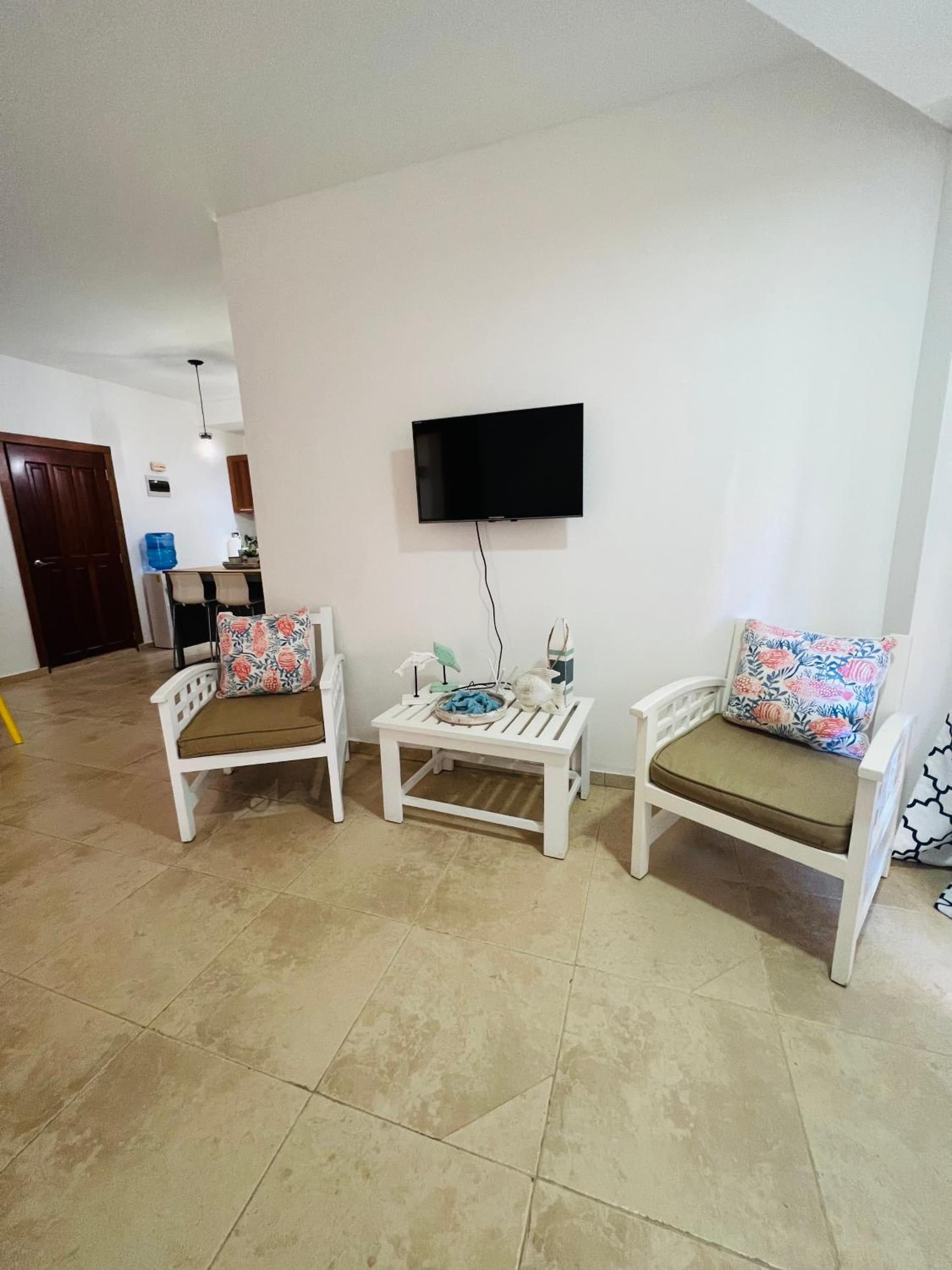 Lovely Beachfront 2 bedrooms condo with 2 pools photo 7