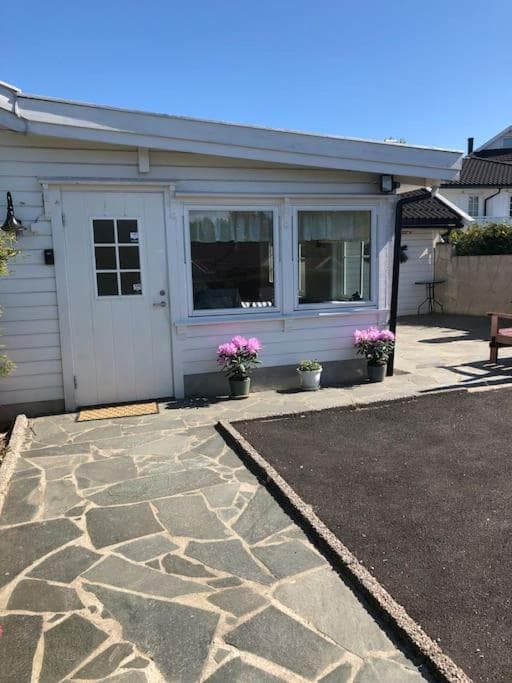 Comfortable 3 bedroom Apartment on one floor.