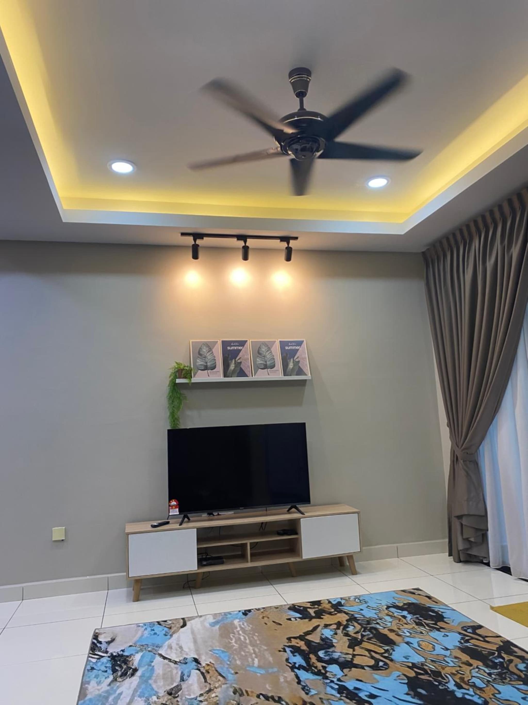 Ana Homestay BP Free Netflix, WiFi, Mountain View, Playground, 5 Car Park & Guard Near To Uthm, Kpj, Ipg, Kptm, Kktm, Adtec And Bp City by Host Hani Hamiza