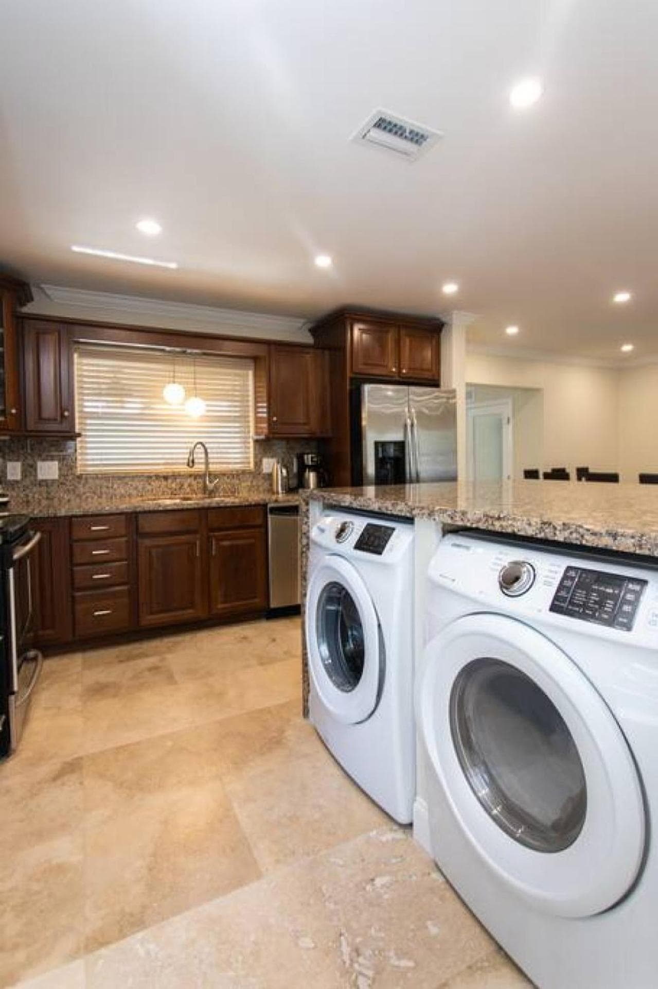 Deluxe Home Heated Pool & Jetted Tub near Beach photo 2
