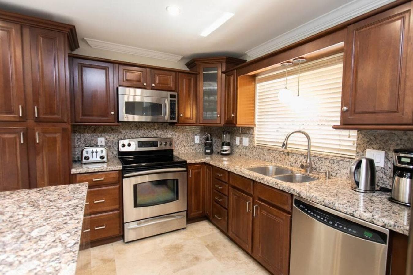 Deluxe Home Heated Pool & Jetted Tub near Beach photo 6
