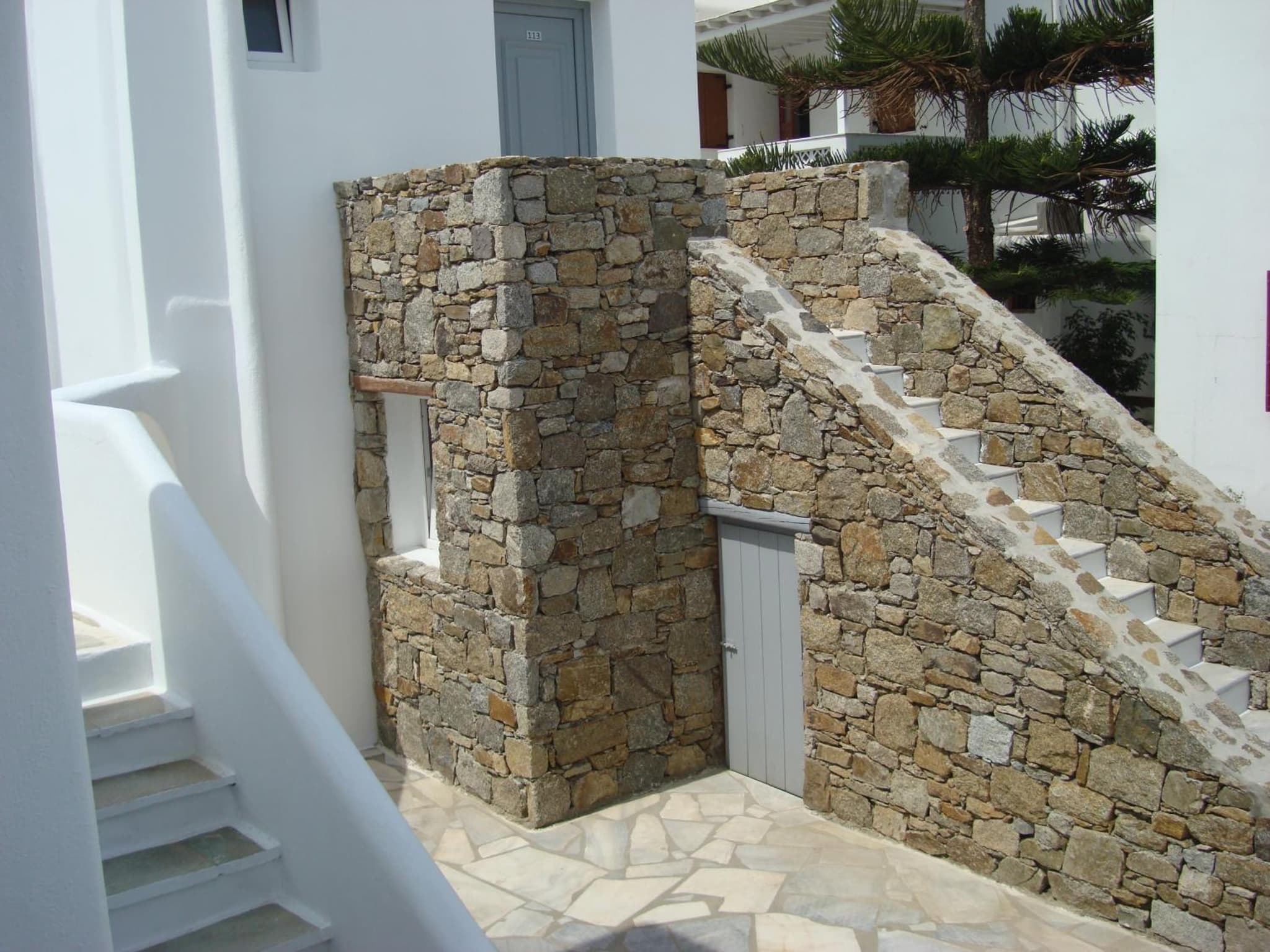 Elena Studios & Suites photo 9
