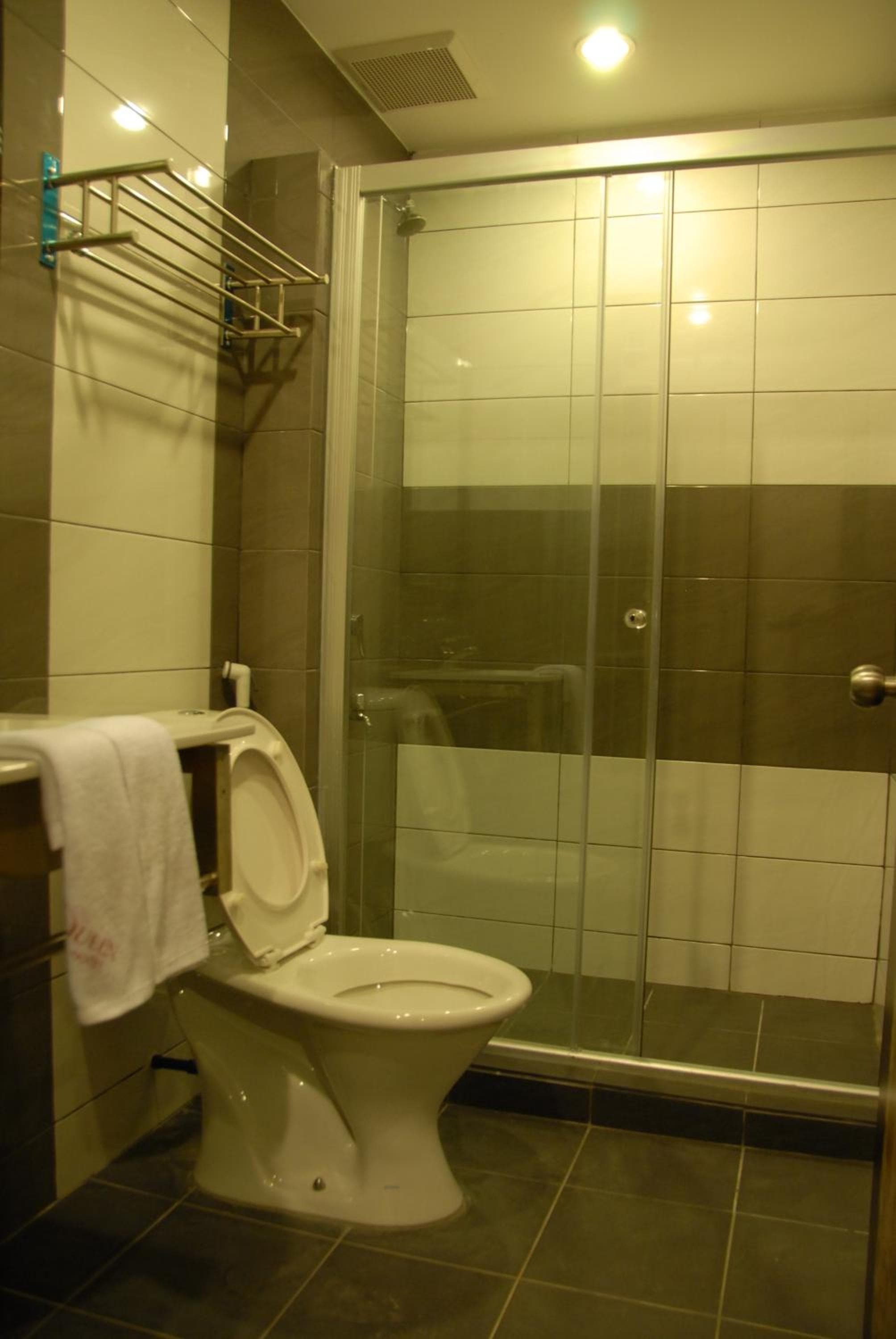 Queen Hotel photo 2