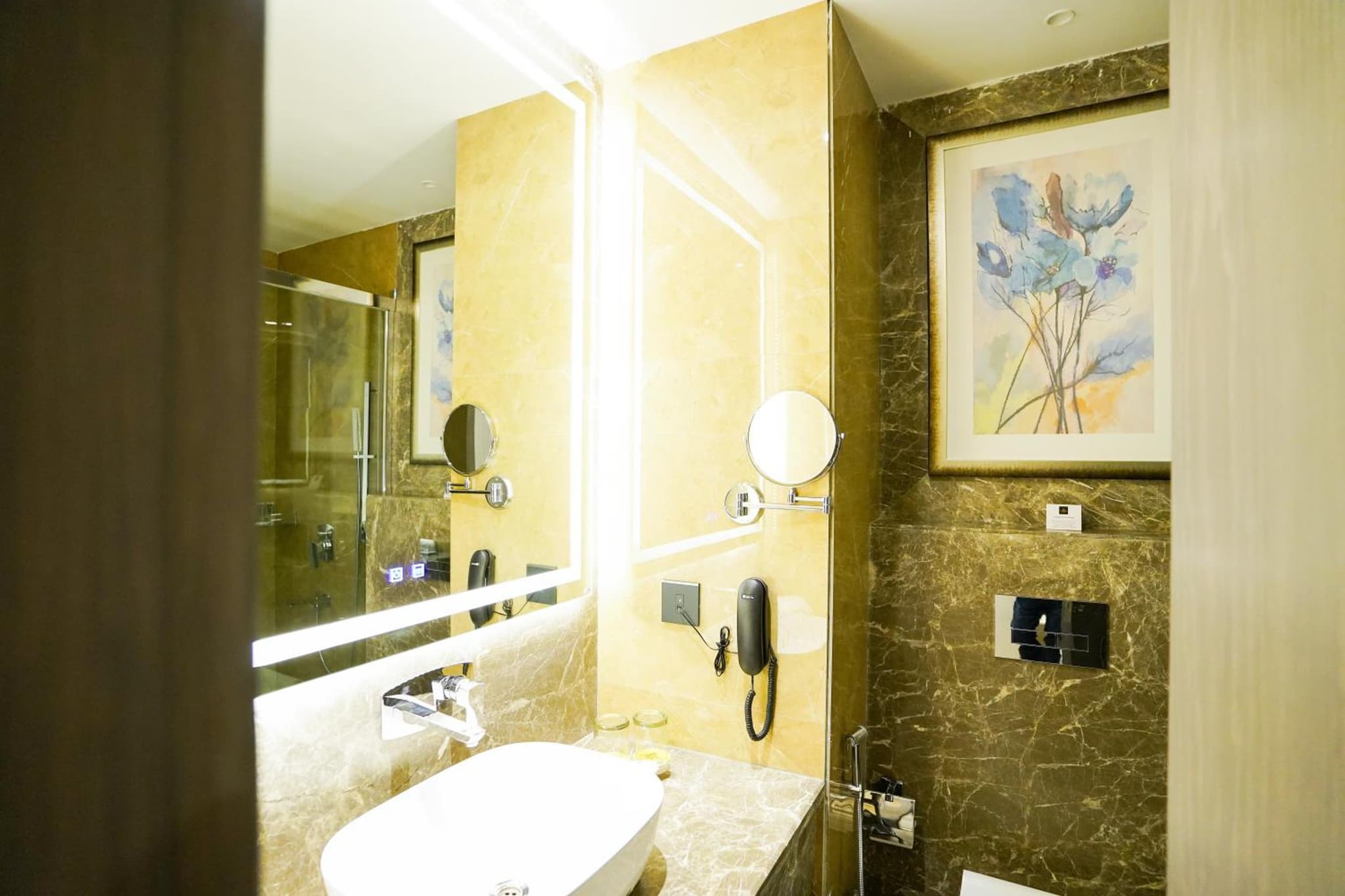 The Grand Nirvana Hotel photo 3